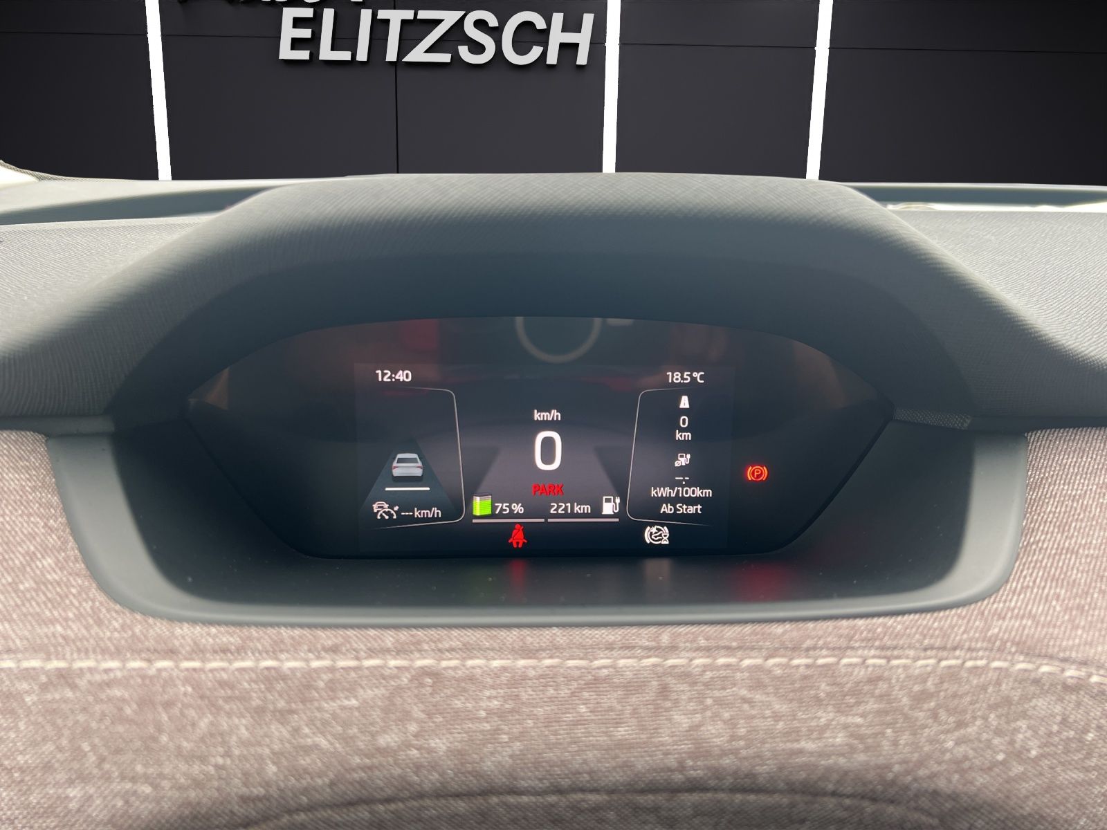 Fahrzeugabbildung SKODA Enyaq 60 Lodge Matrix Navi Wäpu ACC RFK SH 20"