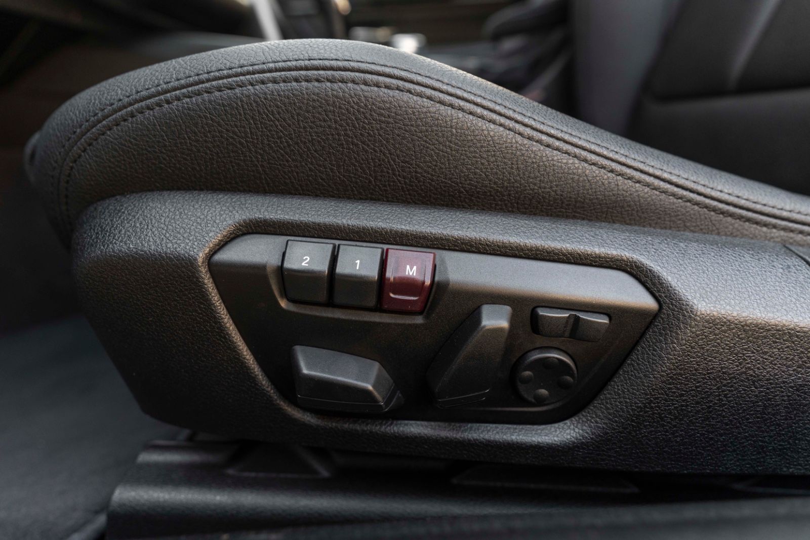 Fahrzeugabbildung BMW 430I Coupe M-Sport H&K LED CARPLAY ALC CARBON