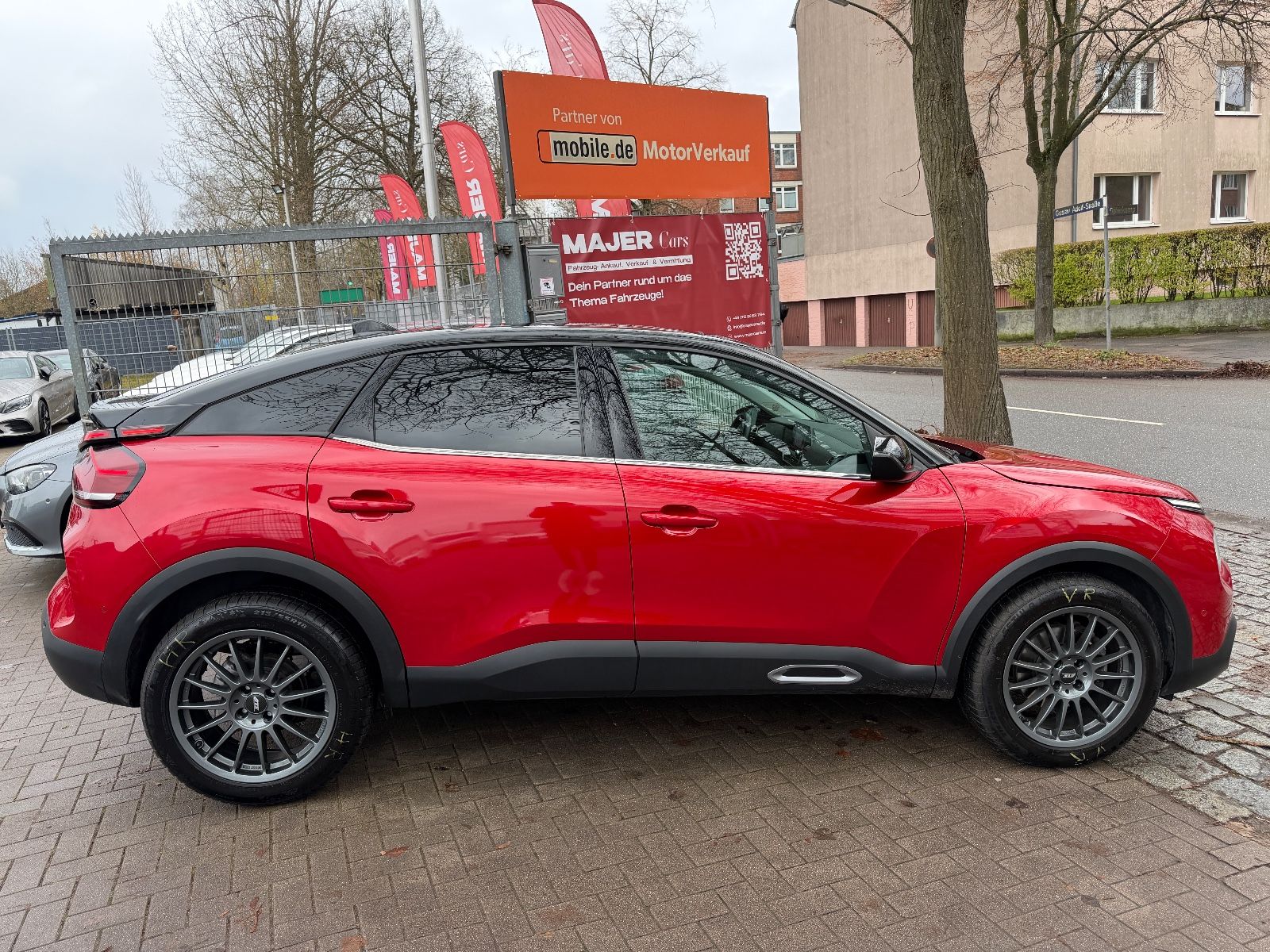 Fahrzeugabbildung Citroën C4 Lim. Max*PANO*HEADUP*KAMERA*TEILLEDER*PDC*ALU