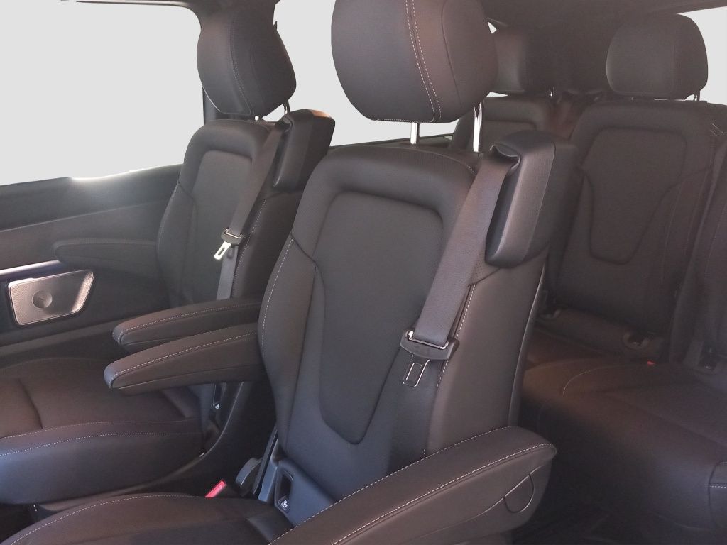 Fahrzeugabbildung Mercedes-Benz V 300 d 4MATIC AVANTGARDE Lang AHK*Leder*Navi