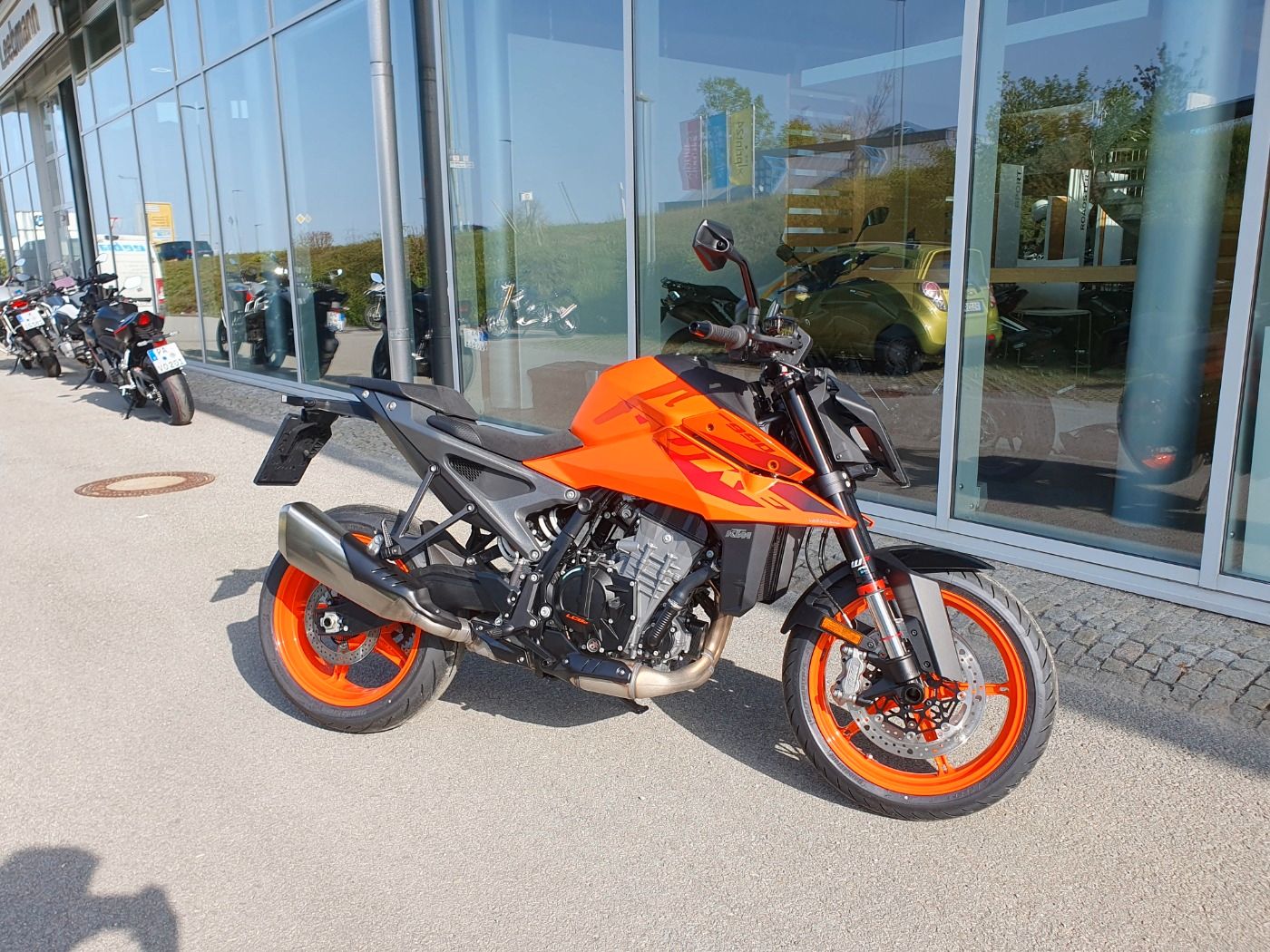 Fahrzeugabbildung KTM 990 Duke Modell 2024