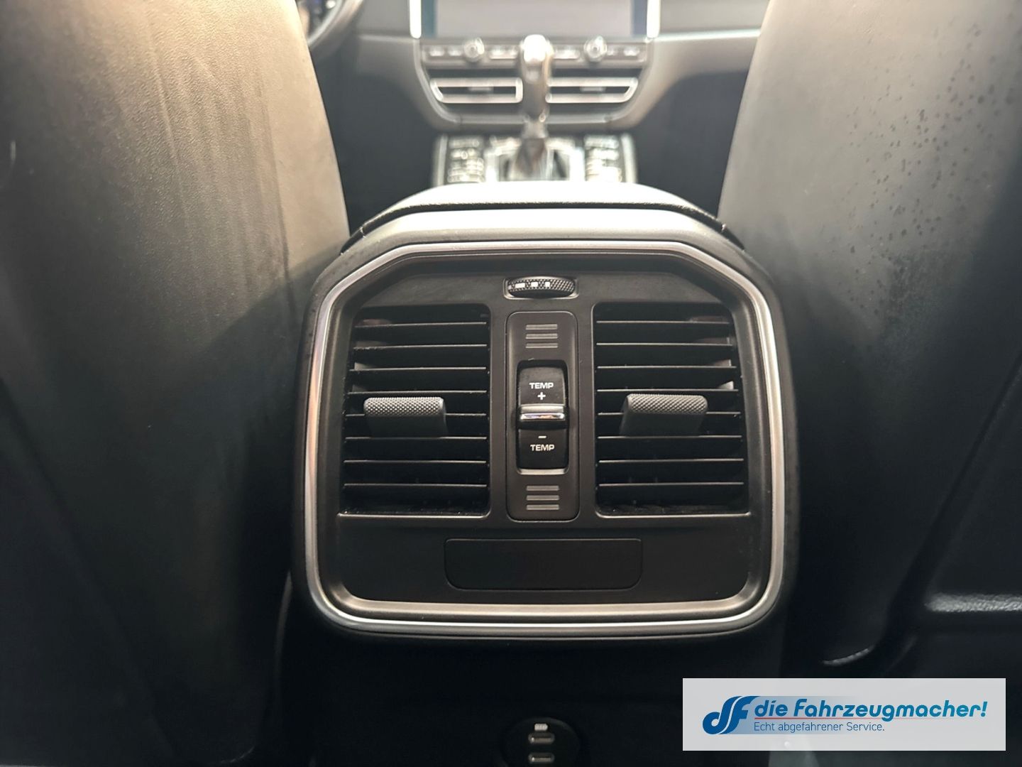 Fahrzeugabbildung Porsche Macan DE-Auto Pano Navi Memory S Soundsy LED Dyn
