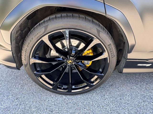 Lamborghini Urus S Nero-Matt/Black/23"/B&O/Garan – 18