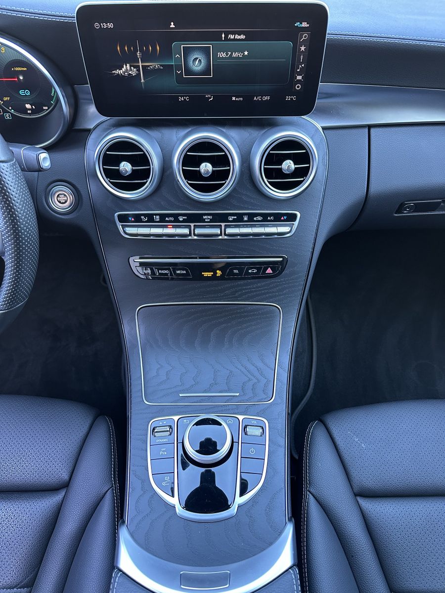 Fahrzeugabbildung Mercedes-Benz C 300e 4Matic AMG-Line NAV+LED+WIDESCREEN+HUD+PP