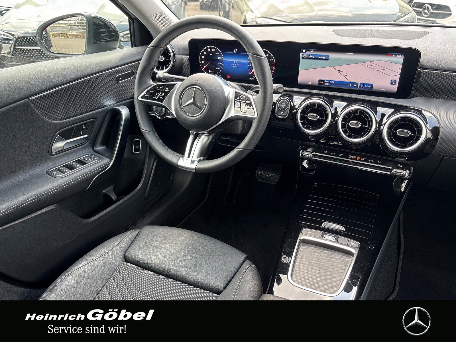 Fahrzeugabbildung Mercedes-Benz A 180 L PROGRESSIVE*APPLE-CARPLAY*KAMERA*NIGHTP*