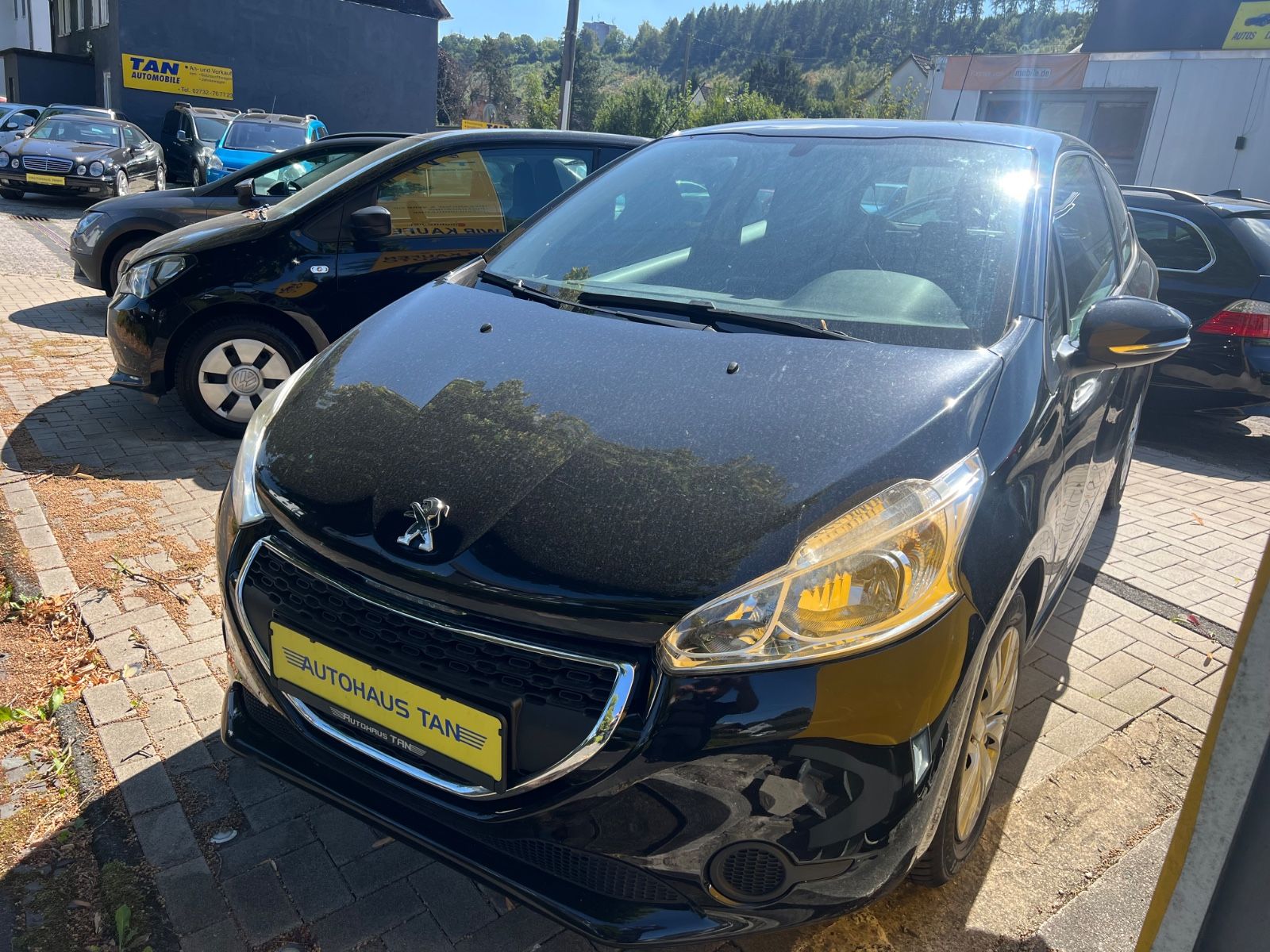 Fahrzeugabbildung Peugeot 208 Active * 1.HAND * TÜV & SERVICE NEU *