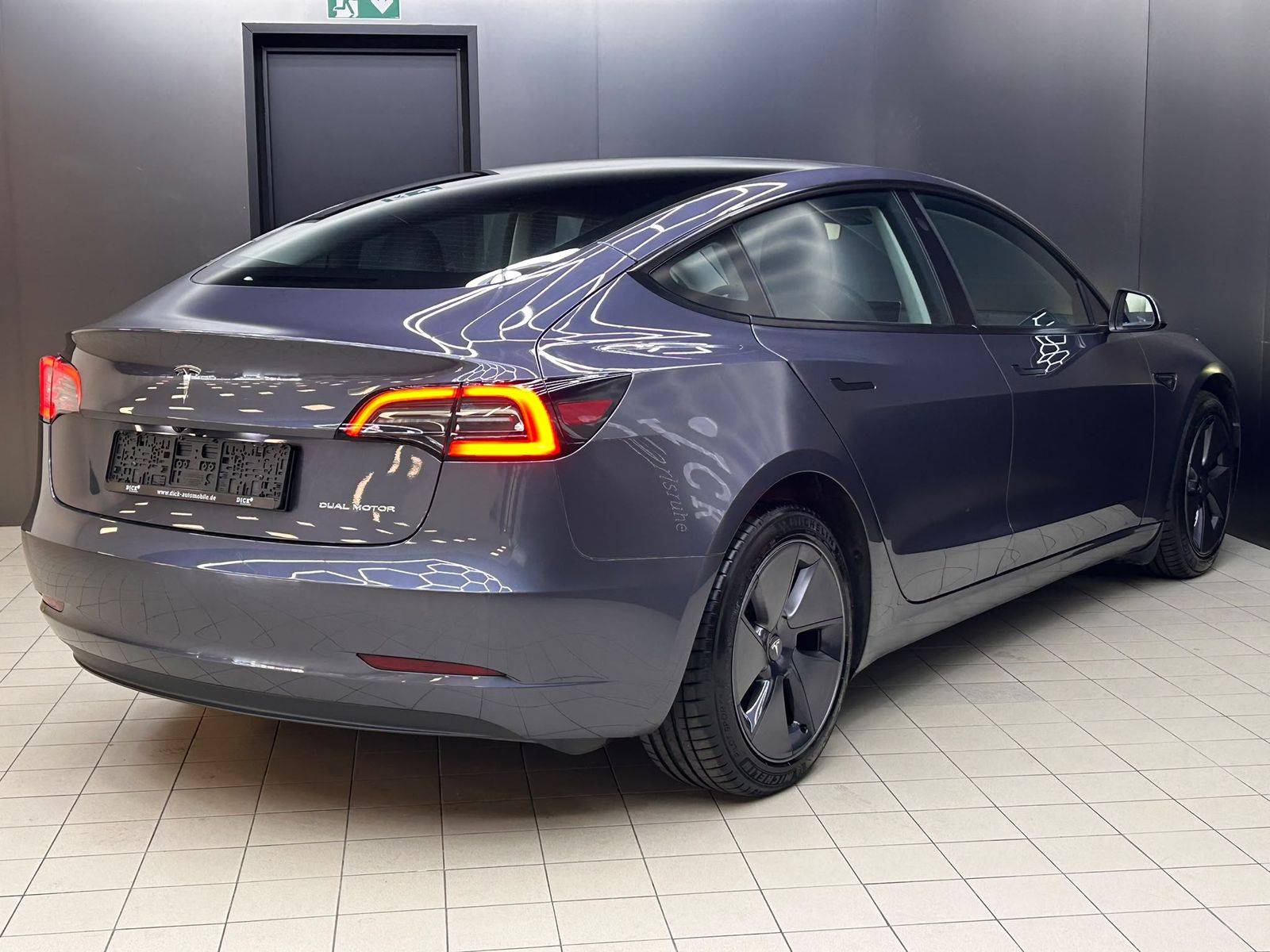 Fahrzeugabbildung Tesla Model 3 Long Range Dual AWD PANO+LED+NAVI+KAM+WP