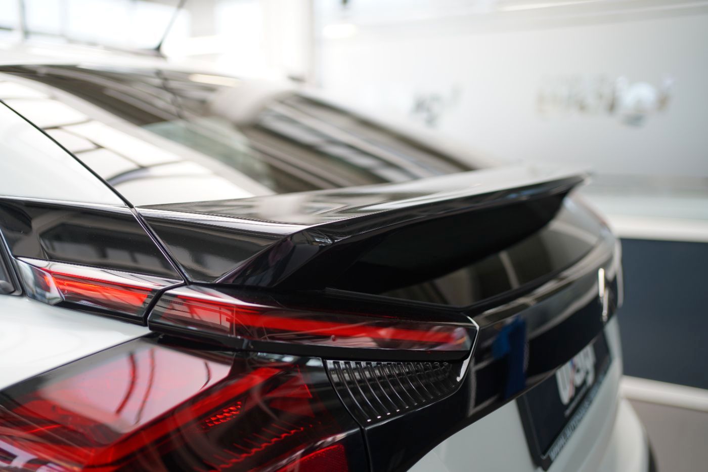 Fahrzeugabbildung Citroën C4 PureTech 130 Shine Kälte Paket Navi DAB Klima
