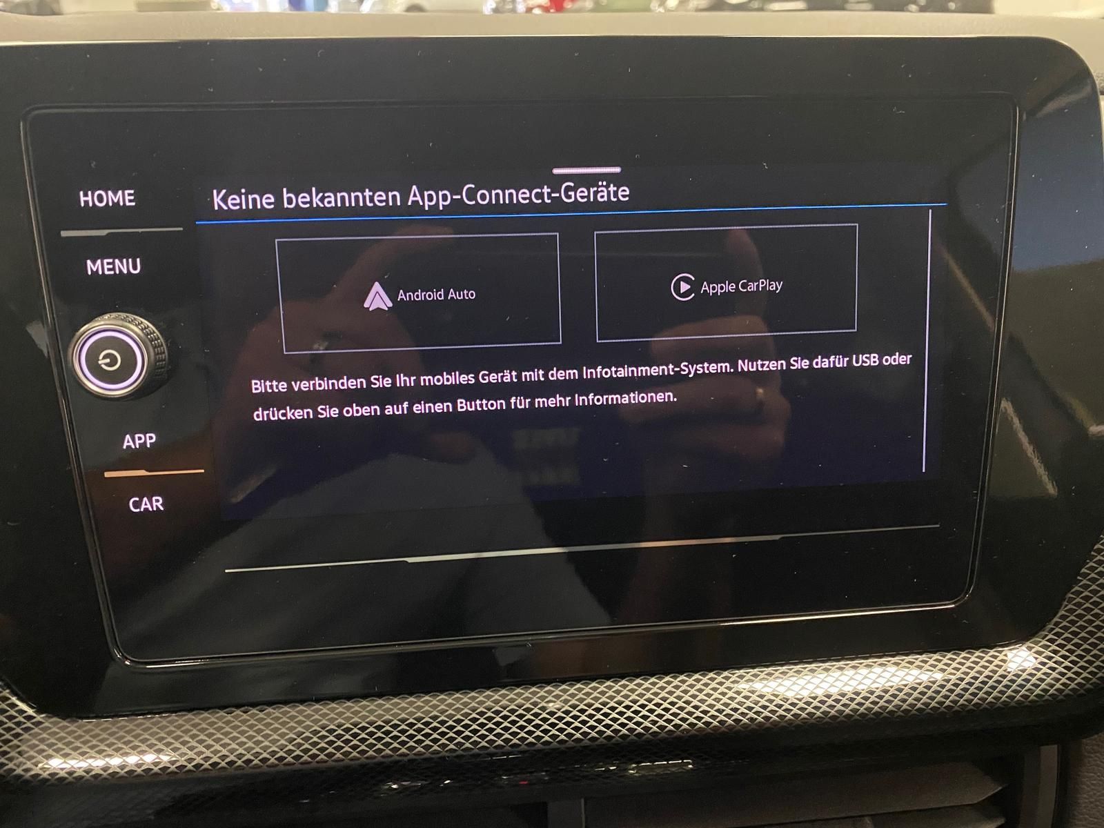 Fahrzeugabbildung Volkswagen T-Cross 1.0 TSI Life+APP+ACC+TOTWINKEL+KAMERA+++
