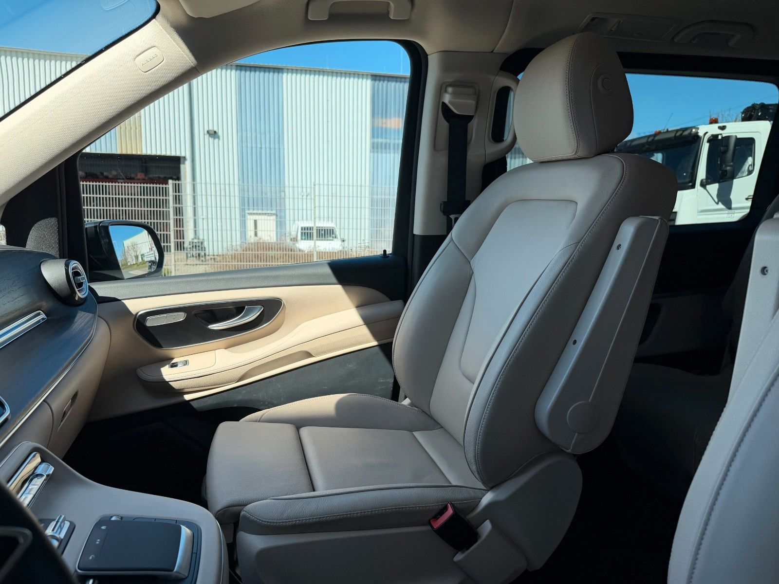 Fahrzeugabbildung Mercedes-Benz V 250 d AVA DISTRONIC AHK2,5to elektr Türen 360