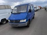 Mercedes-Benz Sprinter 212 D.         5 cylinder - Mercedes-Benz Sprinter: 212 D