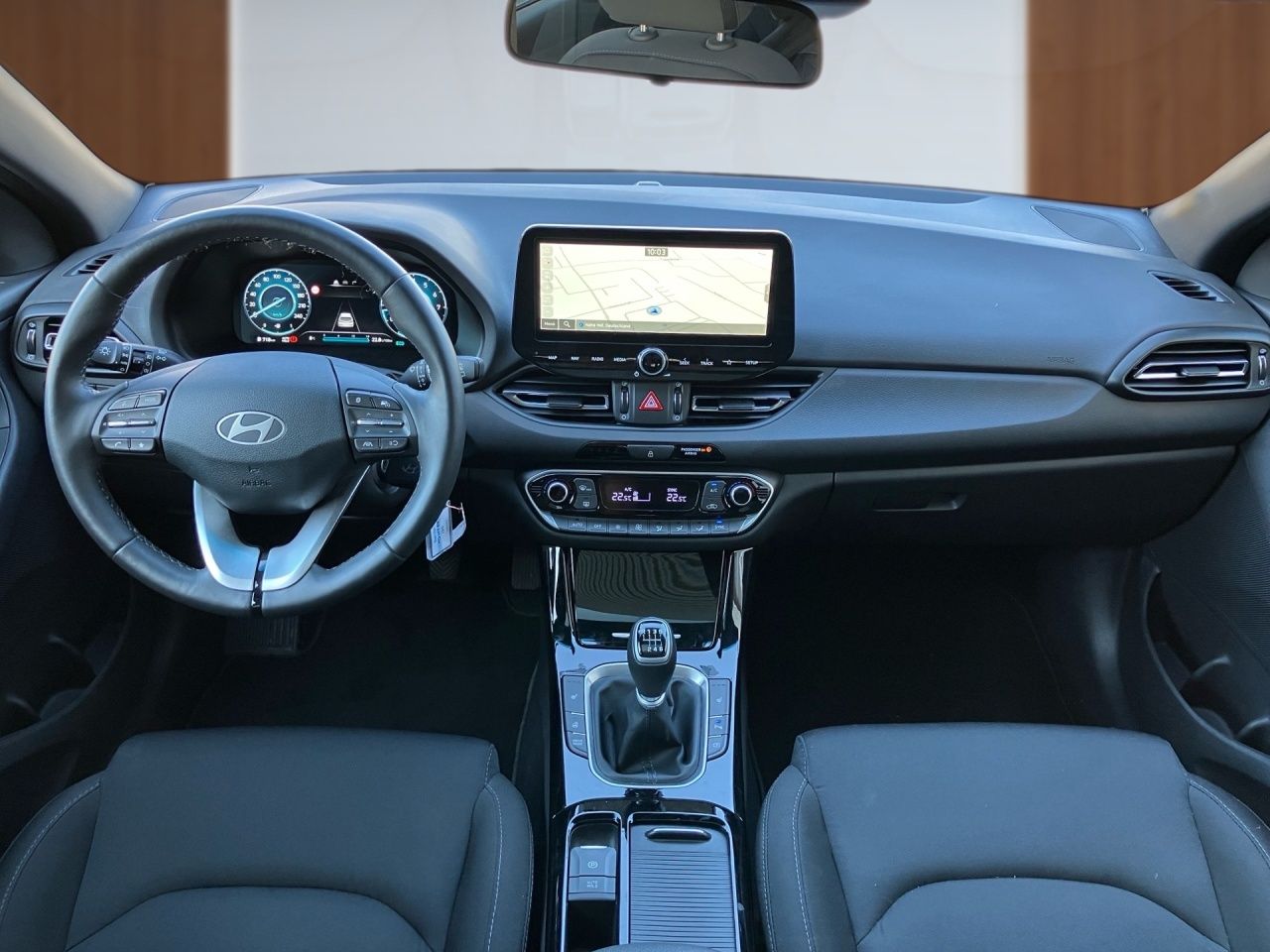 Fahrzeugabbildung Hyundai i30 ADVANTAGE PANO*CARPLAY*NAVI*SHZ