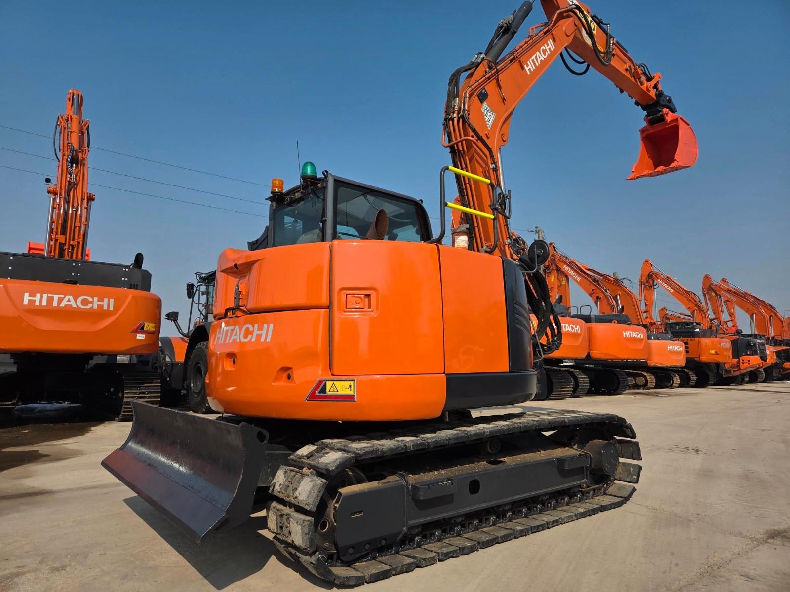 Hitachi ZX85USB-6, 2021, 4.065h, 3 new Schaufeln