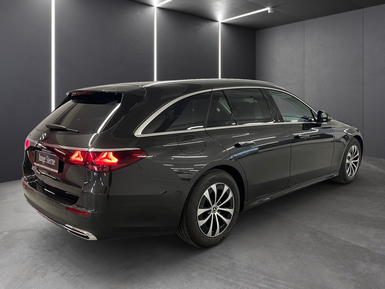Fahrzeugabbildung Mercedes-Benz E 220 T d Avantgarde*LED*Kamera*Totwinkel*Distro