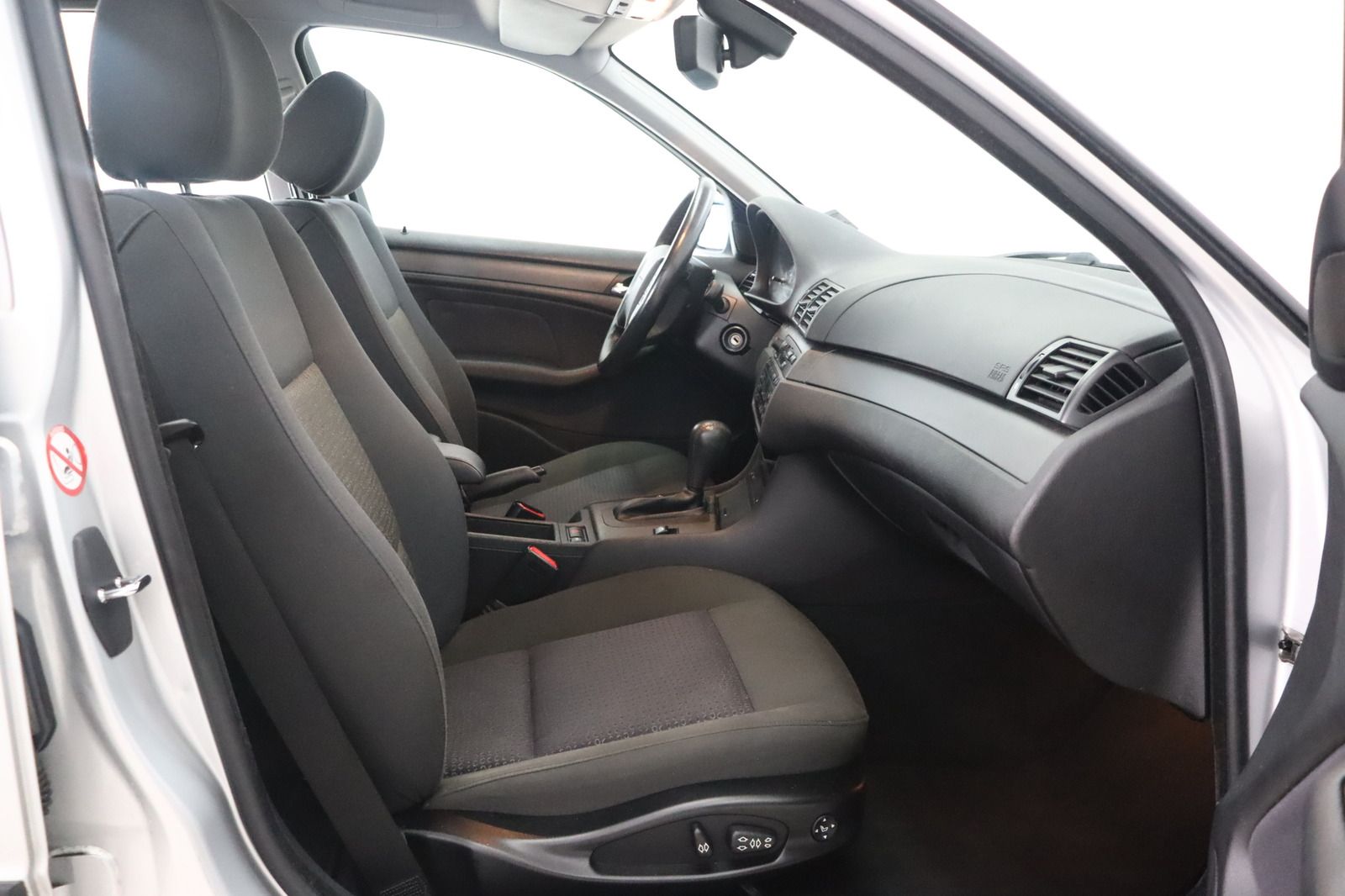 Fahrzeugabbildung BMW 318 i Automatik * SHZ * Xenon * HU/AU 03.27