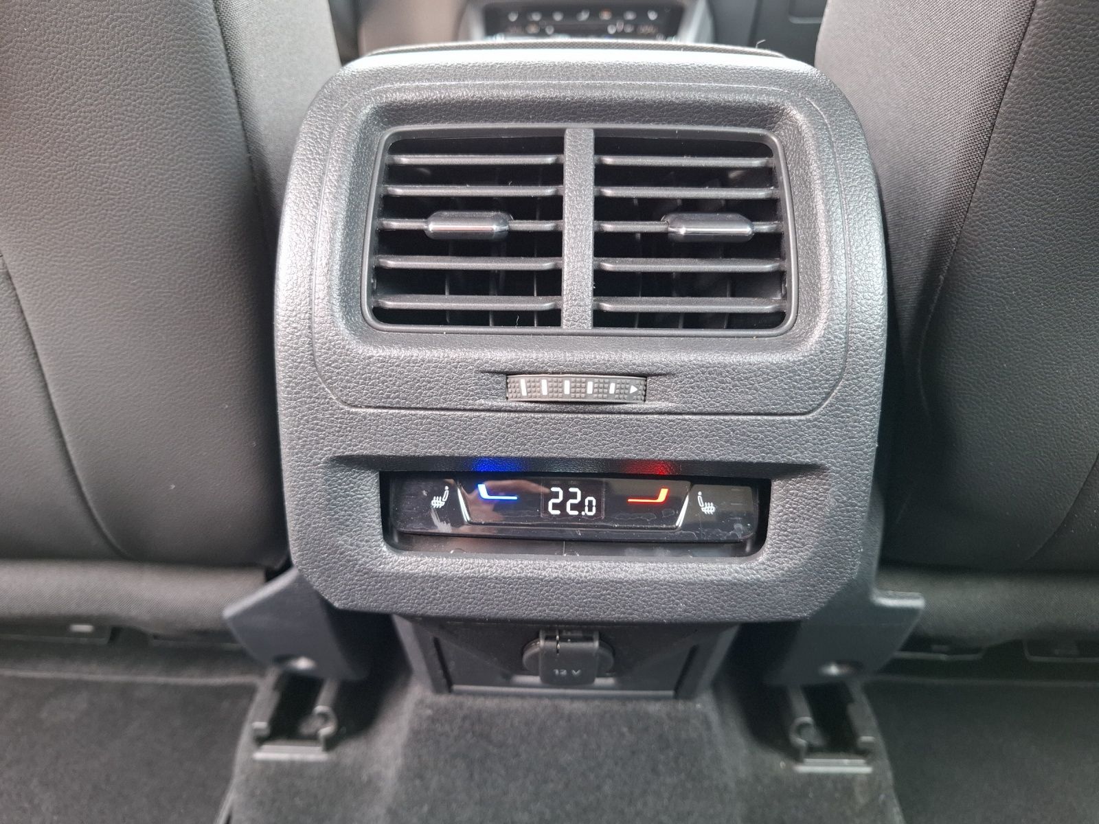 Fahrzeugabbildung Volkswagen Touran TSI Comfortline DSG  7-Si ACC PDC SH LM