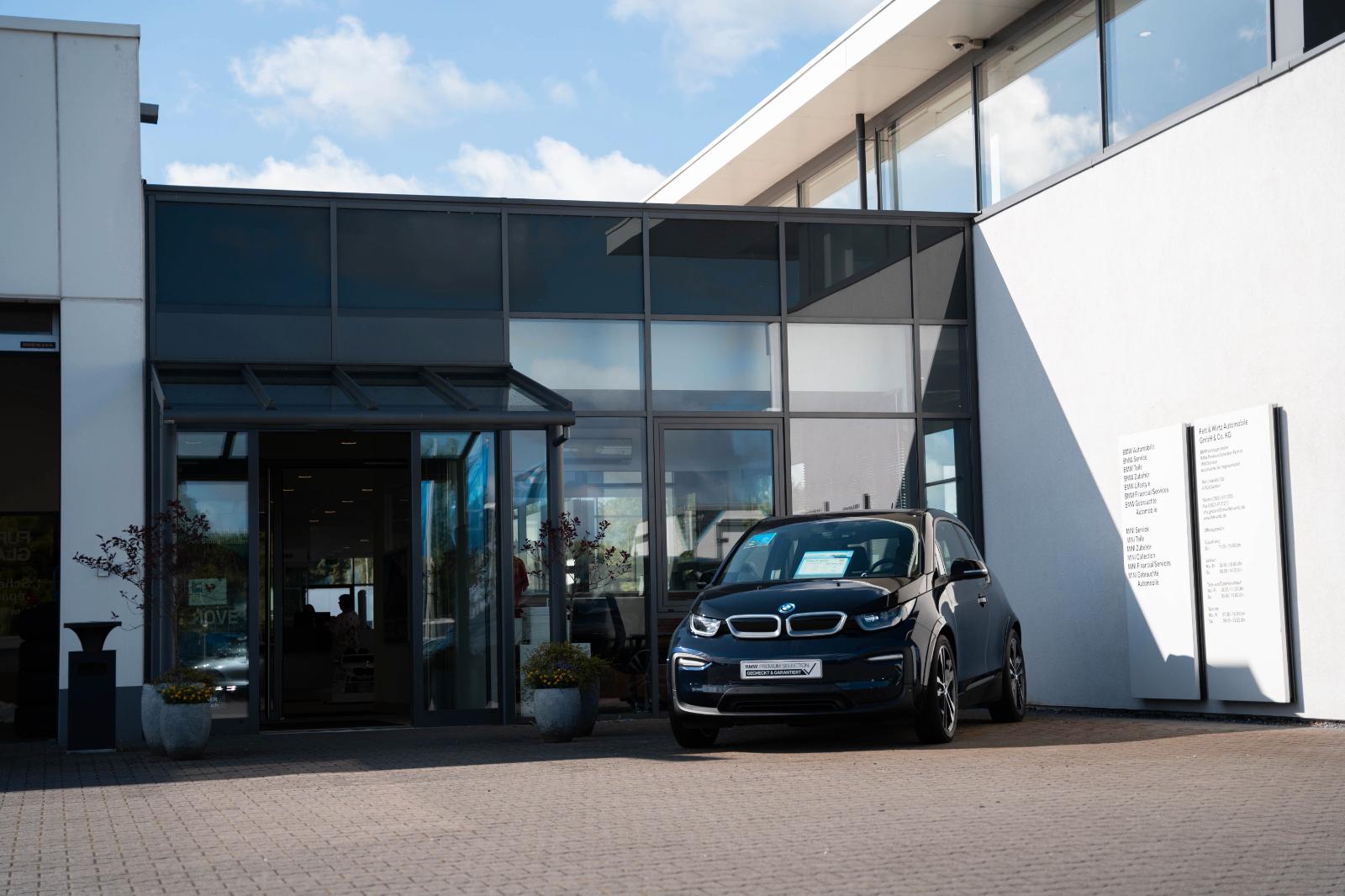 showroom-image-top