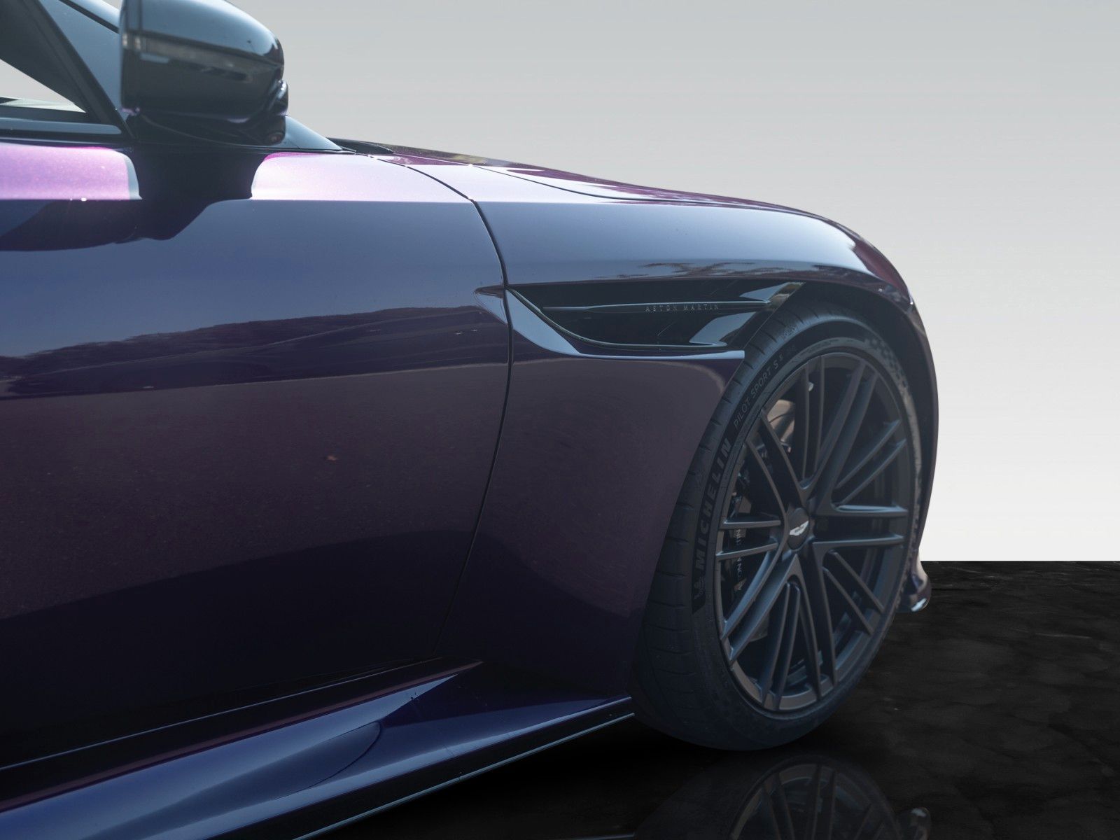 Aston Martin DB12 Volante | Storm Purple | Bowers&Wilkins foto 9