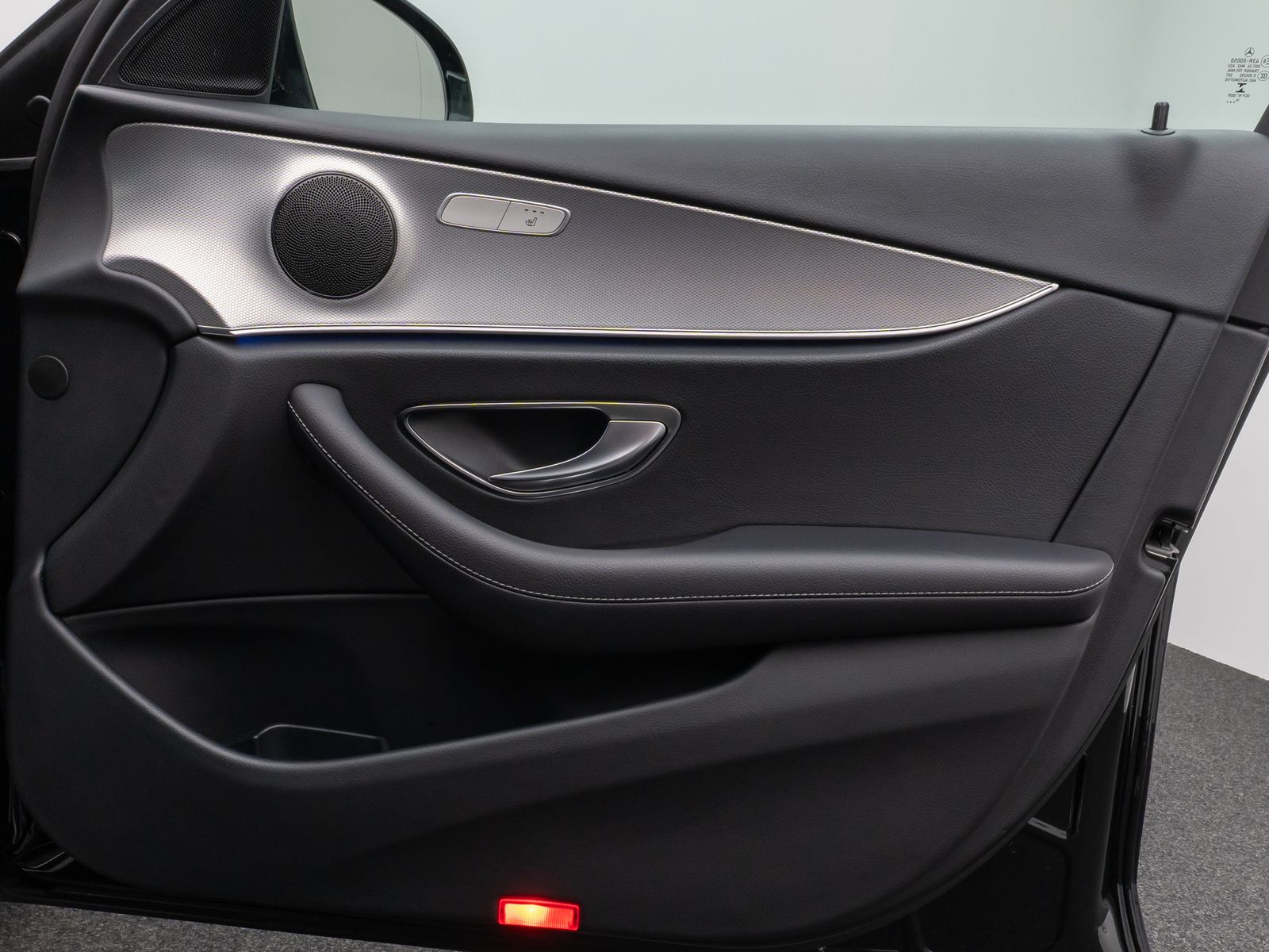 Fahrzeugabbildung Mercedes-Benz E 220d T-Modell Avantgarde Kamera AHK Tempomat