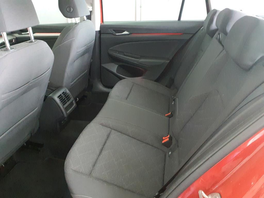 Fahrzeugabbildung Volkswagen Golf Var. 1.5 TSI Life-LED-ACC-APPS-DAB-PDC-