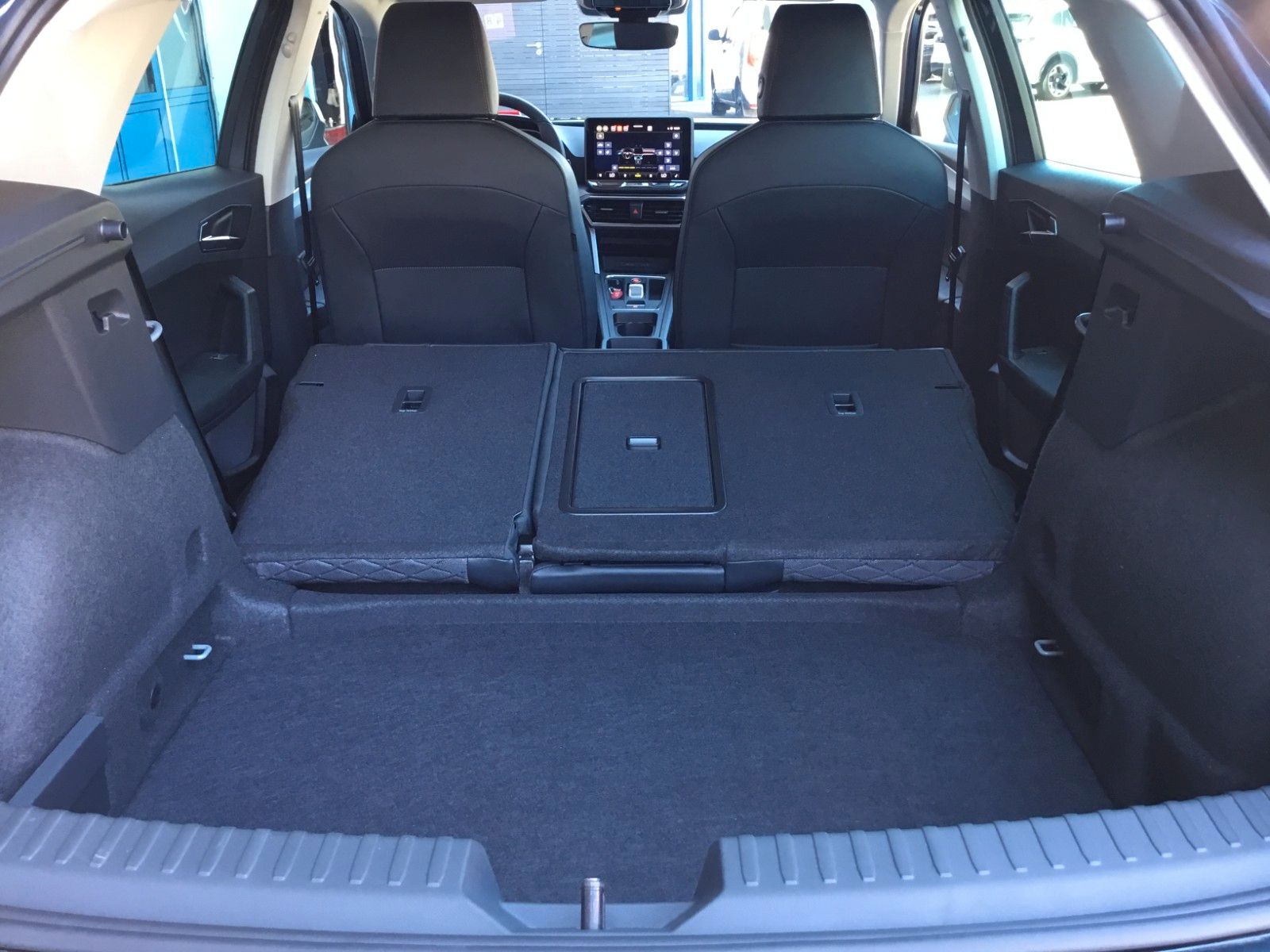 Fahrzeugabbildung SEAT Leon 1.5 eTSI FR DSG+18"+LED+ACC+Kamera+Sitzheiz