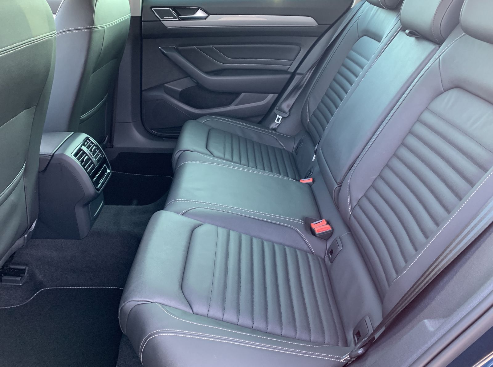 Fahrzeugabbildung Volkswagen Passat Variant 2.0 TDI*Leder*IQ.LIGHT*Cam*Leder*