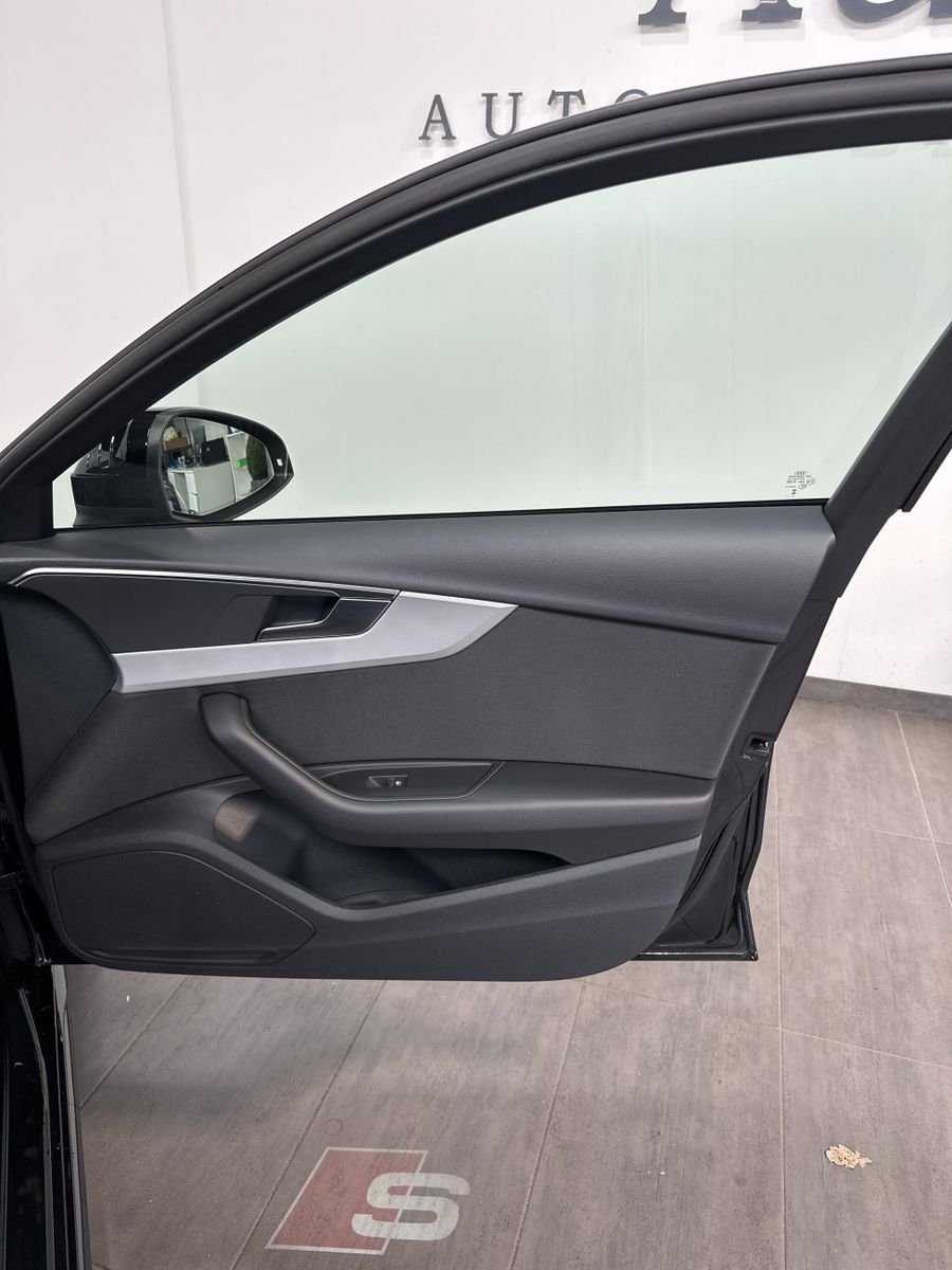 Fahrzeugabbildung Audi A4 Avant 45 TFSI Qu S-Line Black NAV+MATRIX+ACC