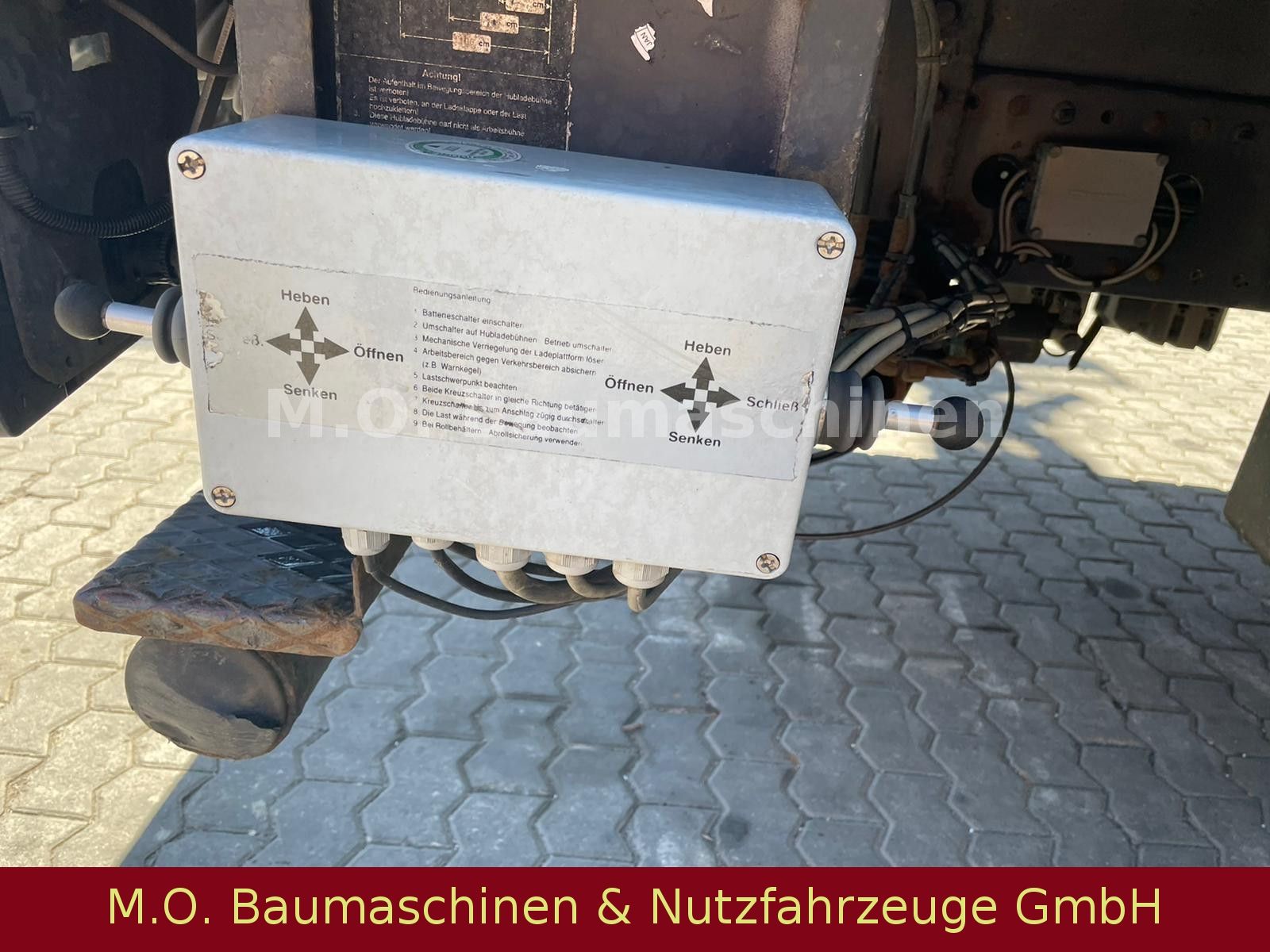 Fahrzeugabbildung Mercedes-Benz 1222 L / Ladebordwand / Thermoking VM-400 D /AC