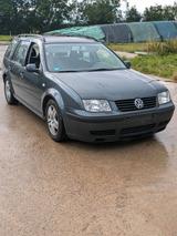 Volkswagen VW Bora 1.6l 16V - Volkswagen Bora mit Benzin-Antrieb: Kombi, 1.6