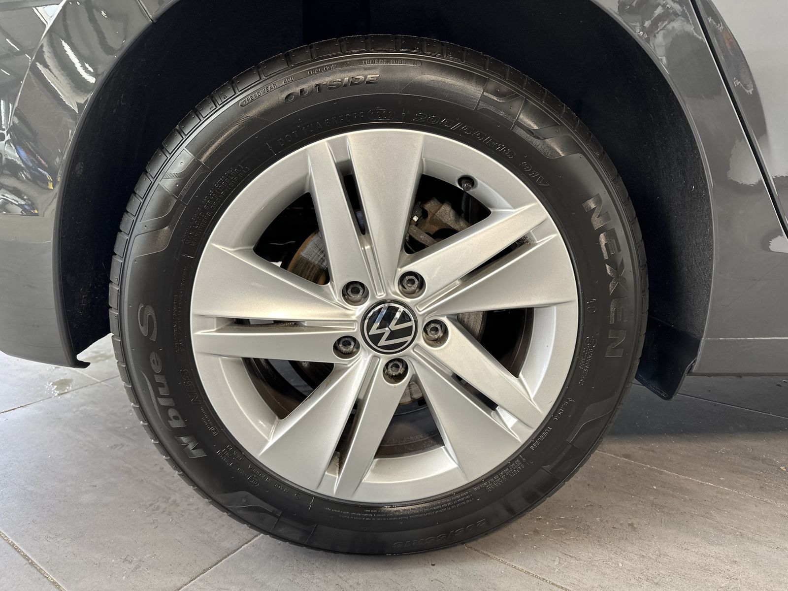 Fahrzeugabbildung Volkswagen Golf 1.5 TSI Life NAV+LED+CARPLAY+V-COCK+ACC+1HD