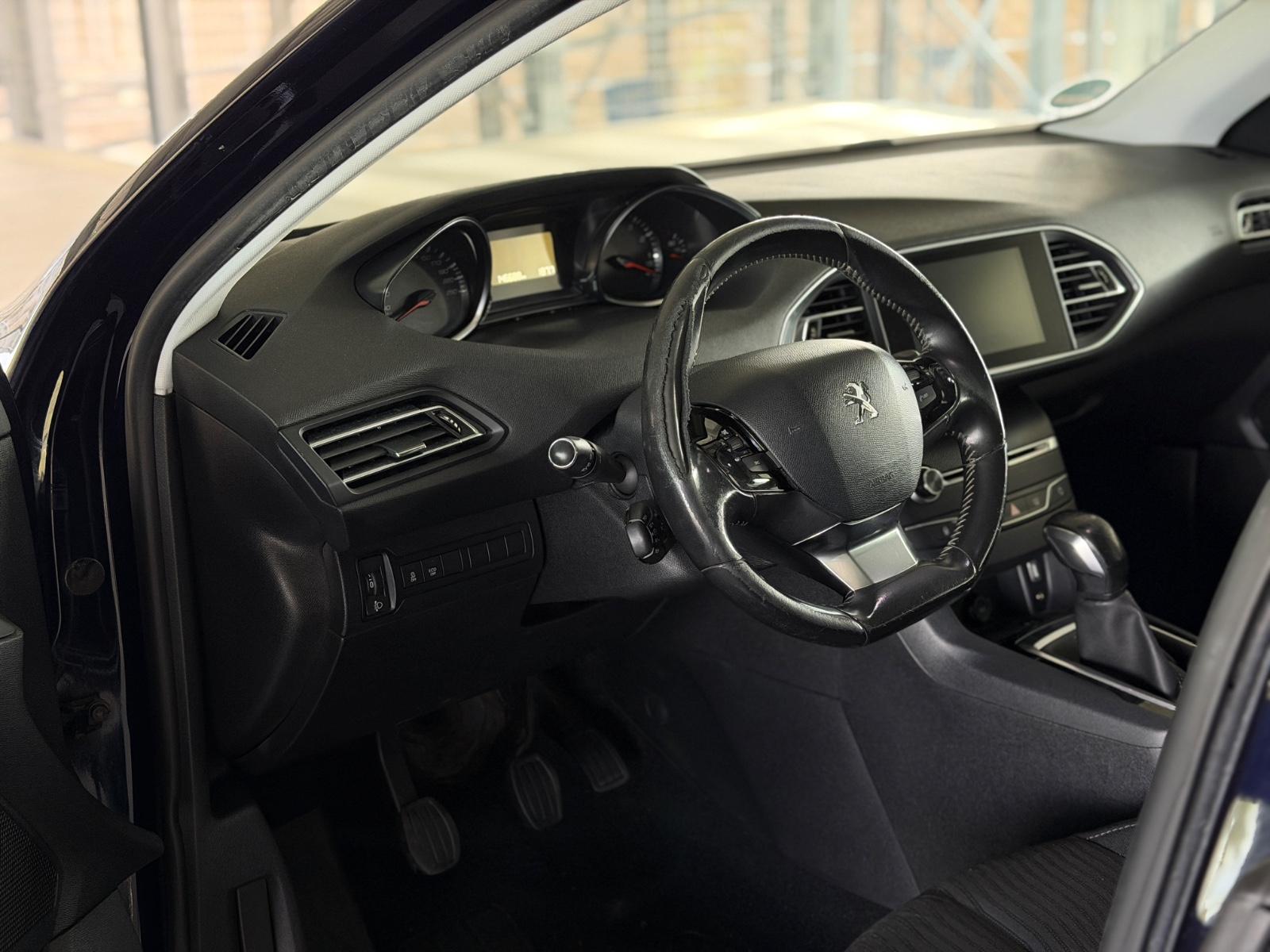 Peugeot 308 2015 — photo 18