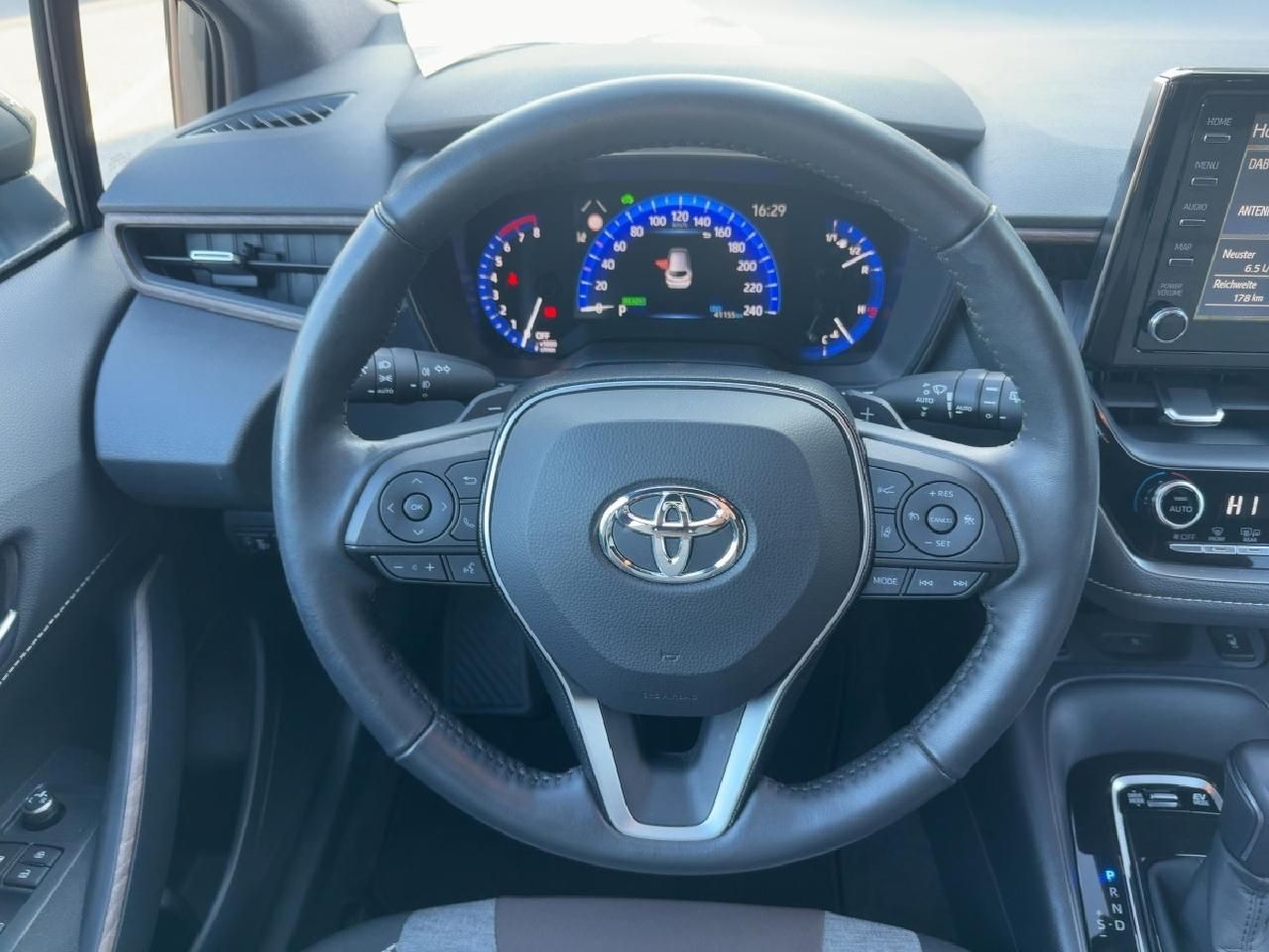 Fahrzeugabbildung Toyota Corolla Touring Sports 2,0 Hybrid Trek