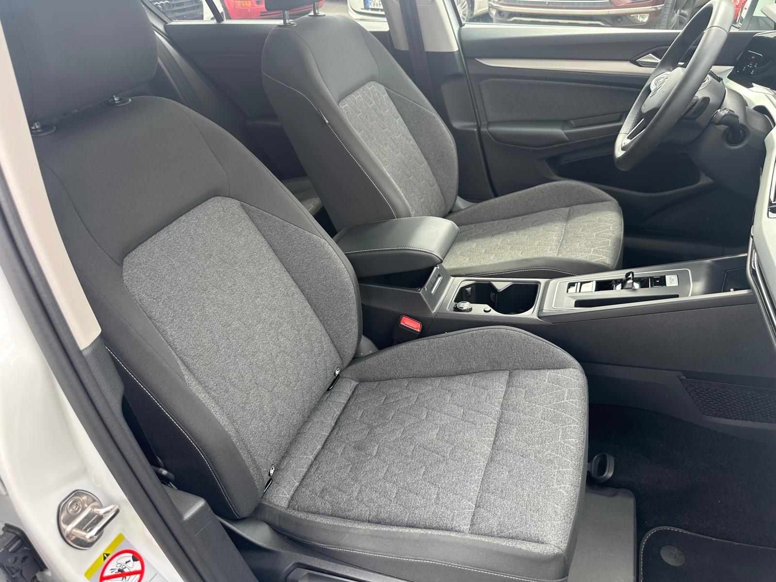 Volkswagen Golf VIII Lim. MOVE 1.5 eTSI 96kW 7-Gang DSG — 27