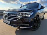Volkswagen Touareg 3.0 TSI eHybrid*PANO*NAVI*MATRIX*AHK*VOL - Volkswagen Touareg mit Hybrid-Antrieb