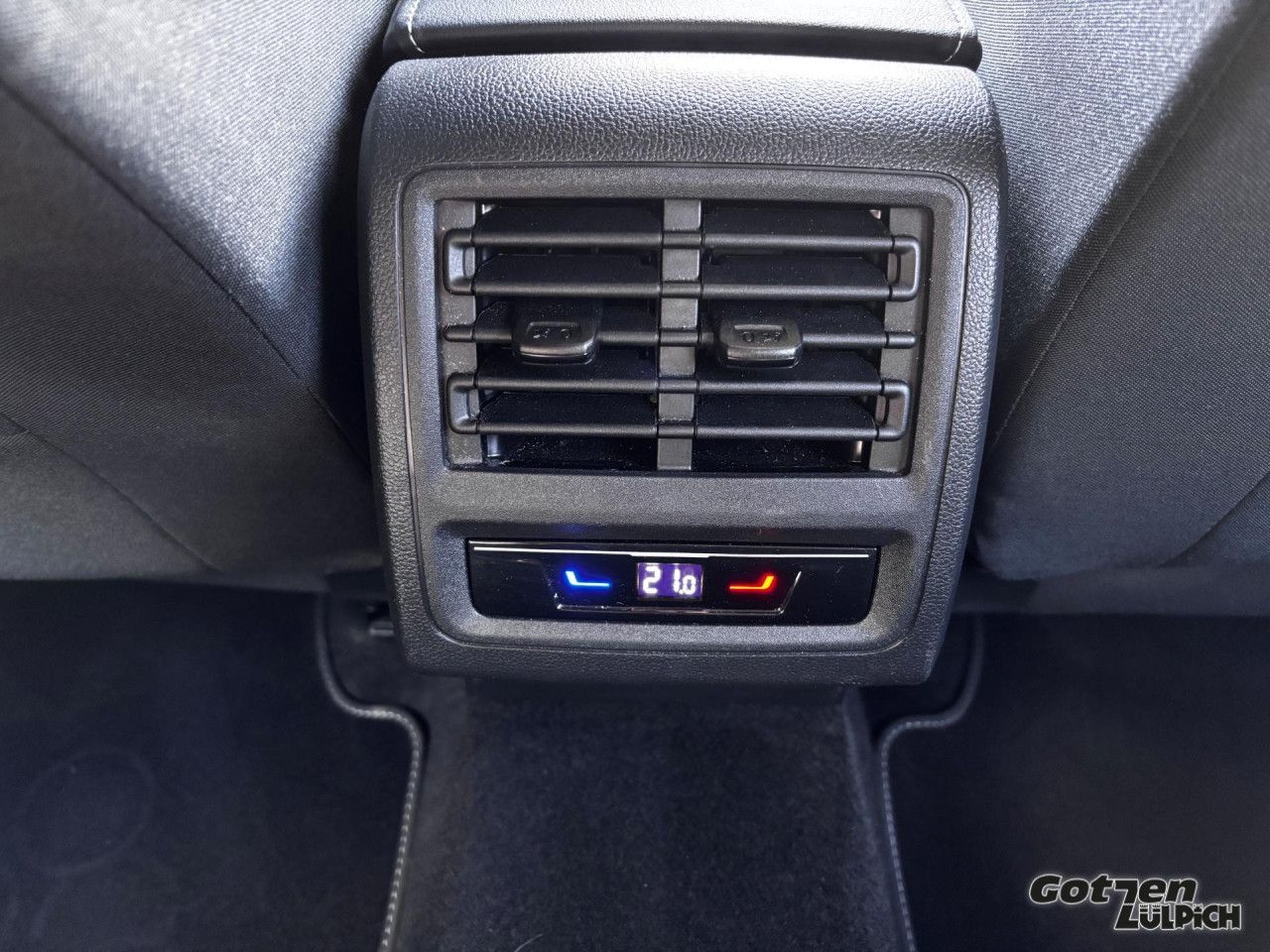 Fahrzeugabbildung Volkswagen Golf VIII Move1,5TSI Navi ACC Light Assis LED