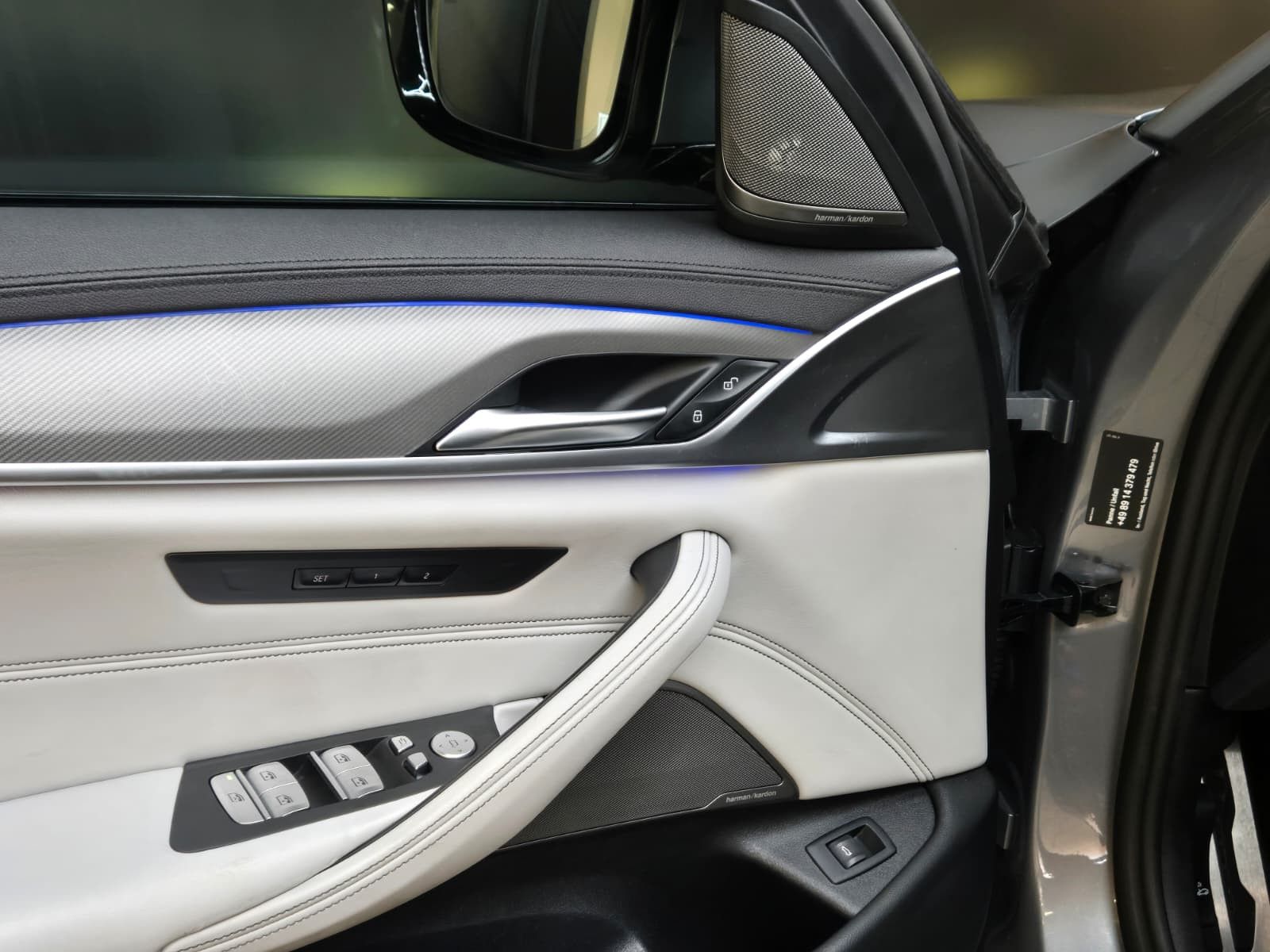 Fahrzeugabbildung BMW M5 Lim. >CARBON+SOFT+LED+HEAD+H&K+MEMO+ACC+360°+