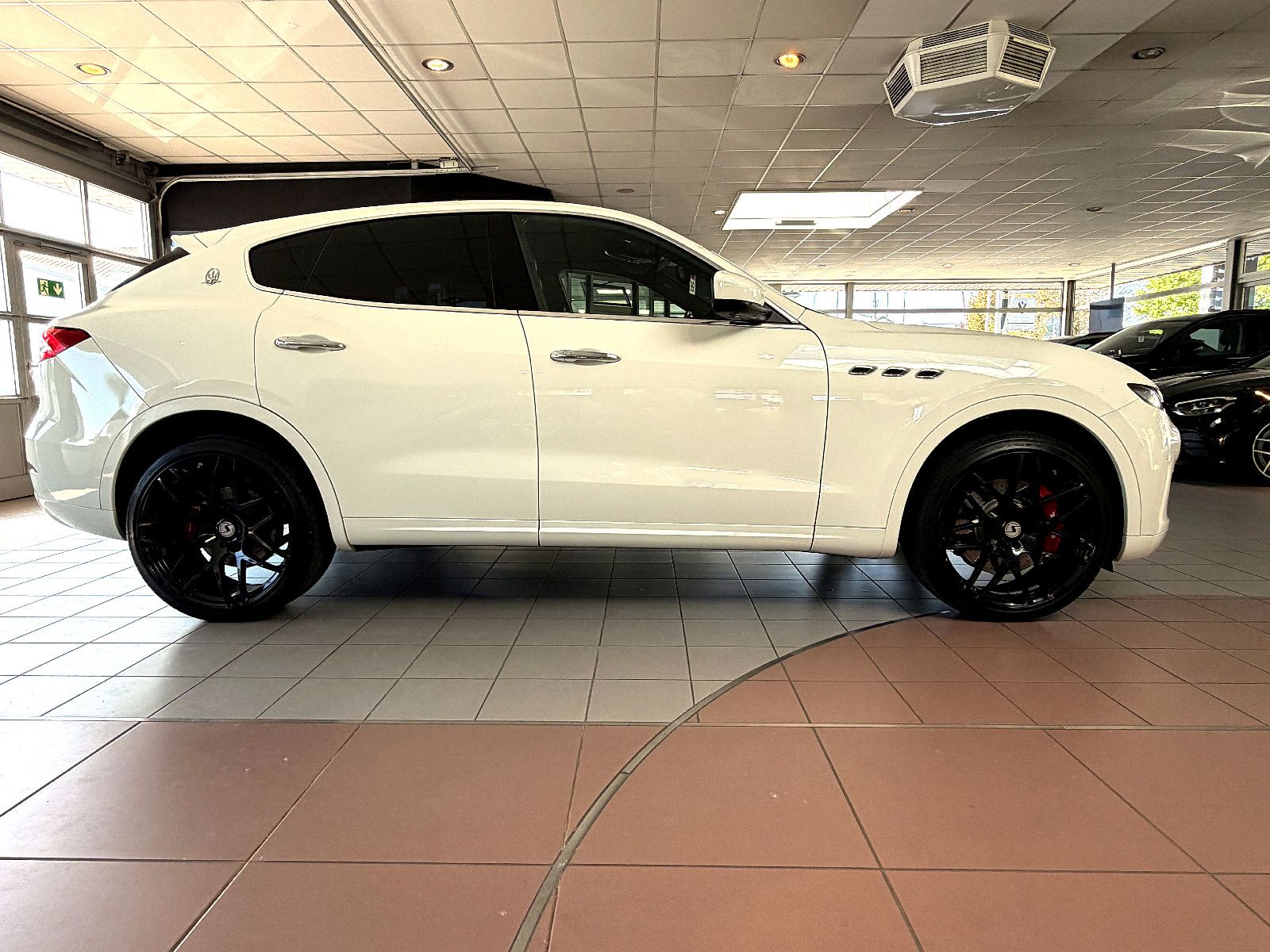 Fahrzeugabbildung Maserati Levante S/CARBON/HARMAN-KARDON/KAMERA/BRD