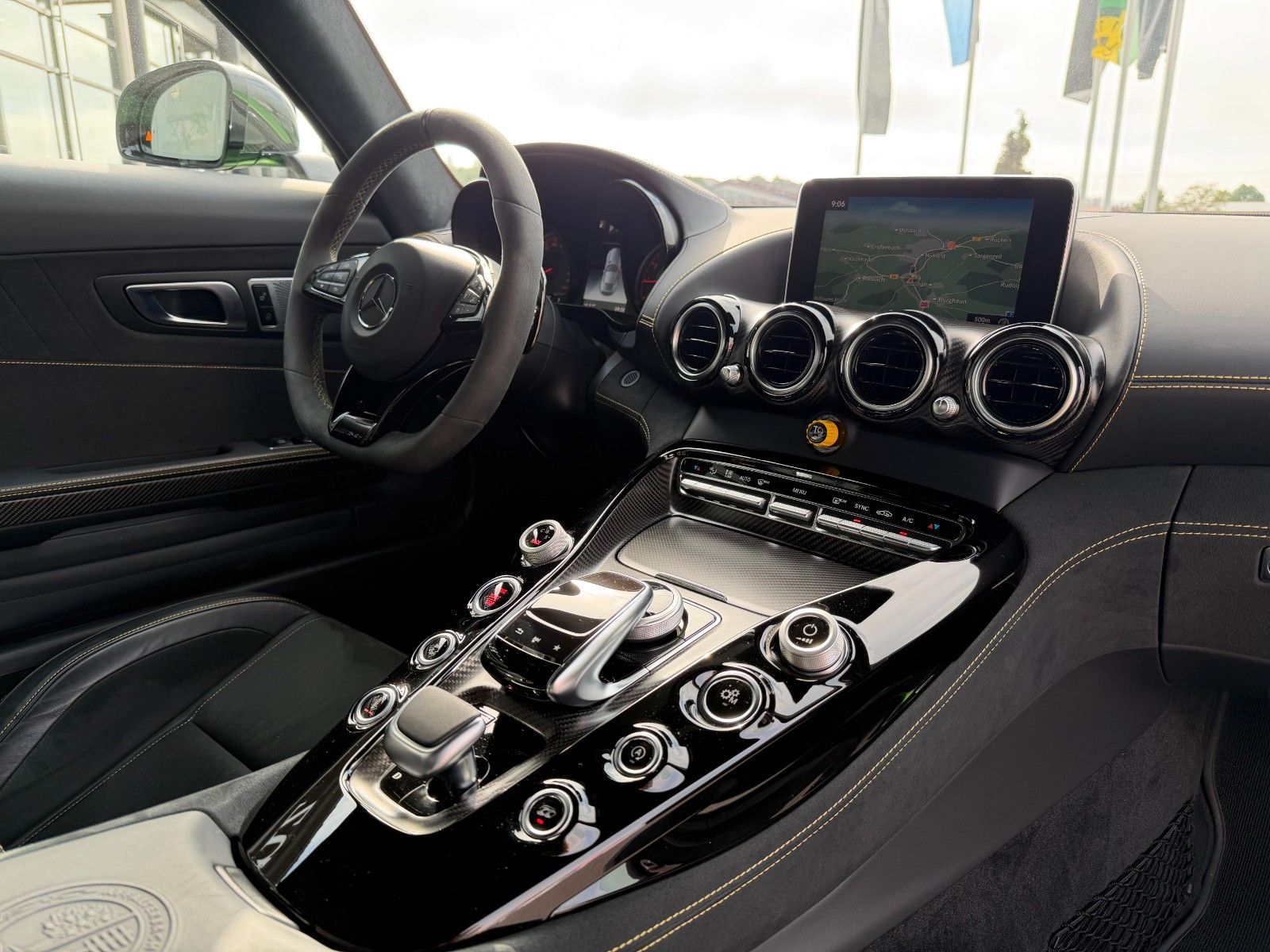 Fahrzeugabbildung Mercedes-Benz AMG GT R Keramik+Carbon+Distr+Night+RFK