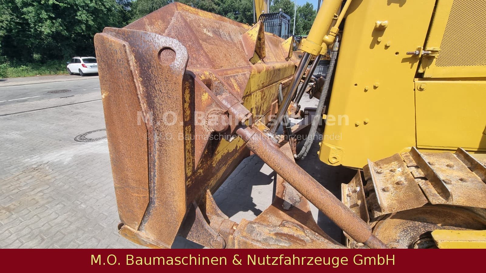 Fahrzeugabbildung CAT D6H Planierraupe / 4. Wegeschild