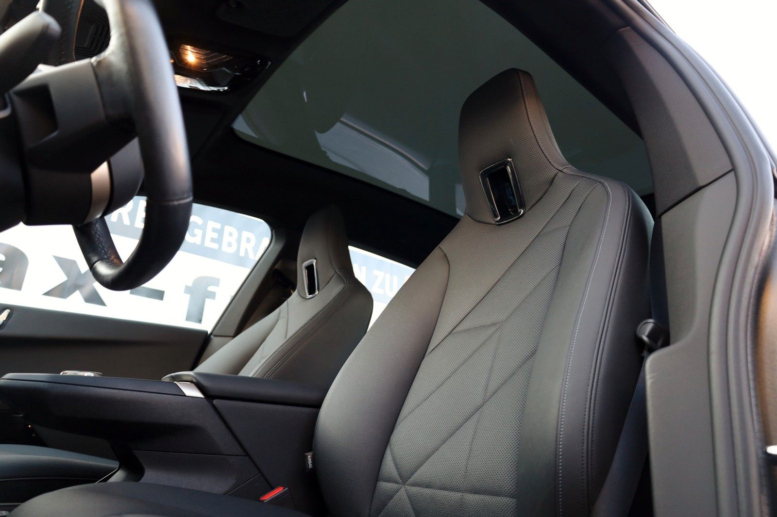 Fahrzeugabbildung BMW iX50 xDrive Sport Leder,Navi,Panorama Sky Lounge