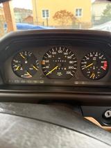 Mercedes-Benz 230 - rote Mercedes-Benz 230