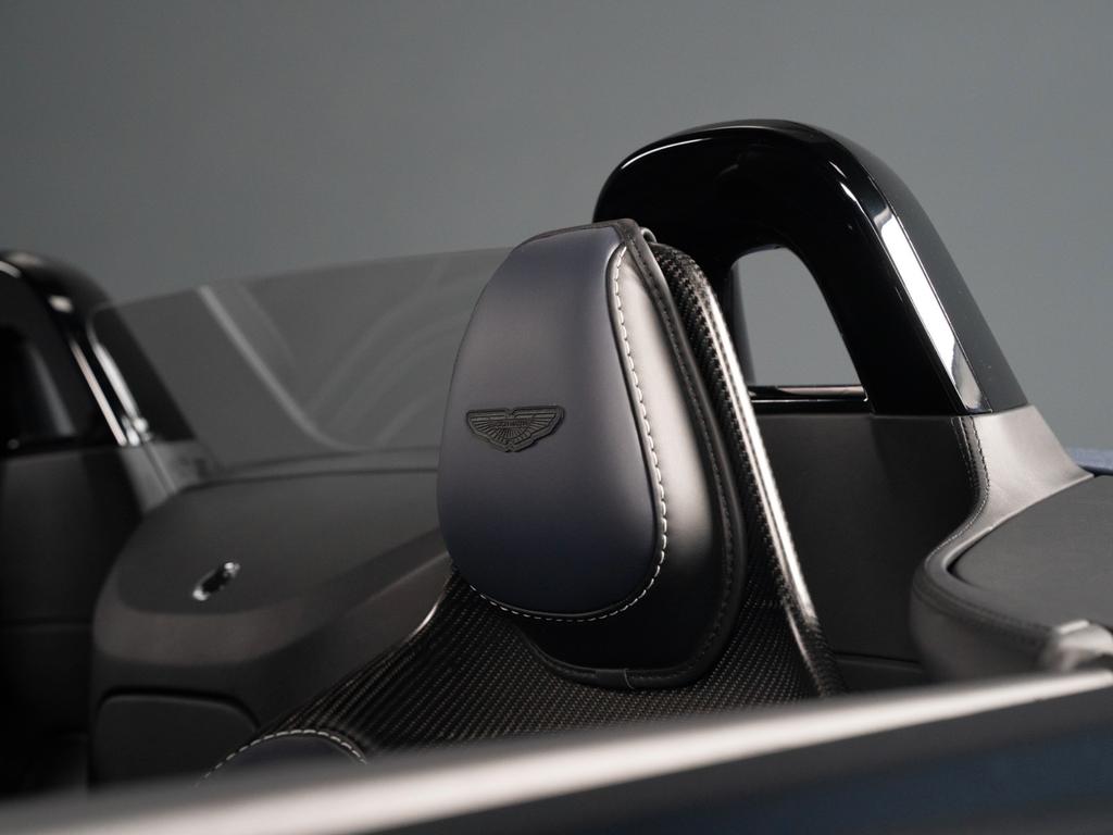 Aston Martin V12 Vantage