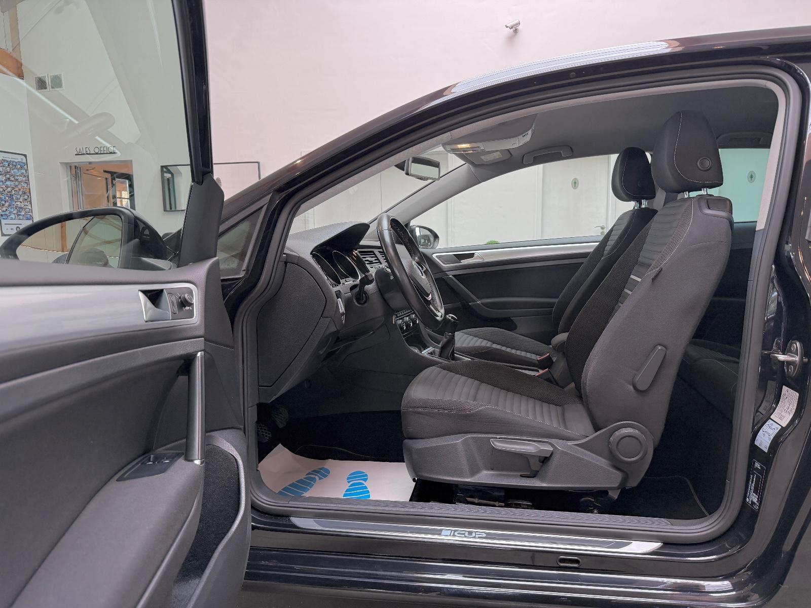 Volkswagen Golf 7 VII Lim. 1.2 TSI BMT CUP Standheizung/1.H