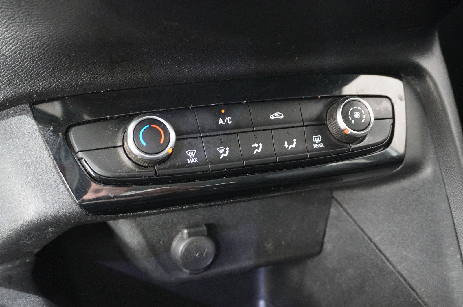 Fahrzeugabbildung Opel Corsa F 1.2 EDITION KLIMA/USB/TEMP./ASSIS./BT