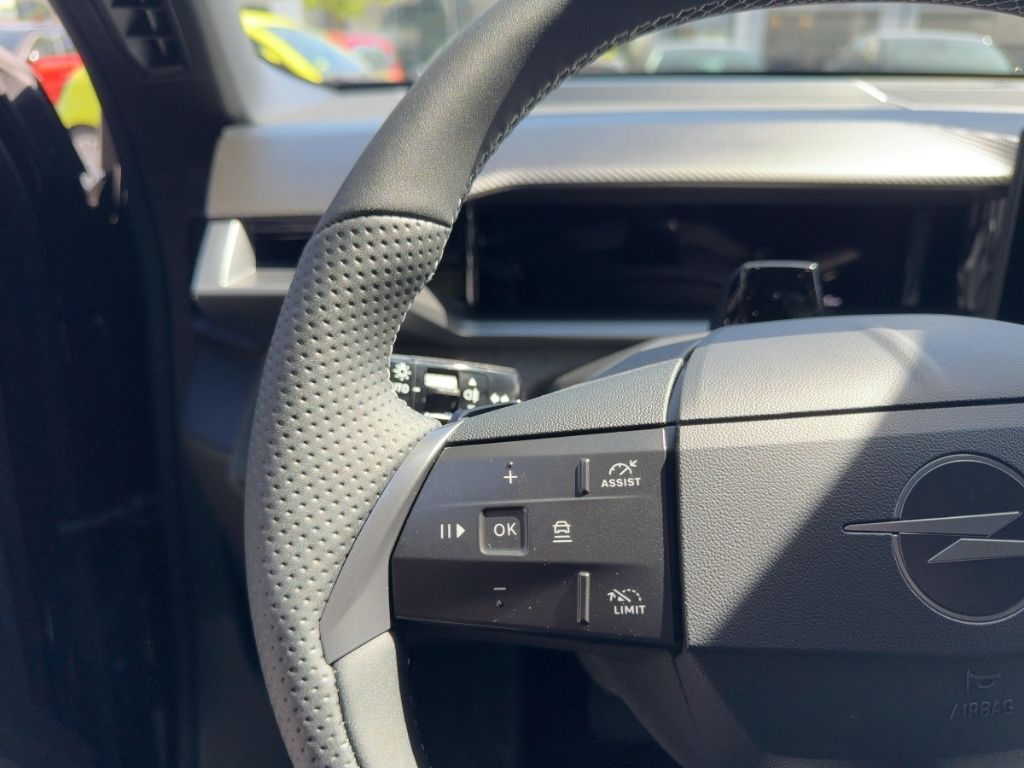 Fahrzeugabbildung Opel Grandland GS Allwetter, SHZ, LHZ, Apple CarPlay
