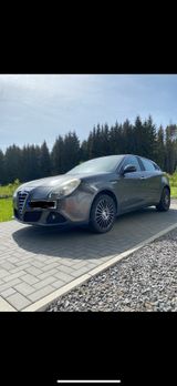 Alfa Romeo Giulietta 2.0 JTDM 16V 103kW - - Alfa Romeo Giulietta mit Diesel-Antrieb: 2.0