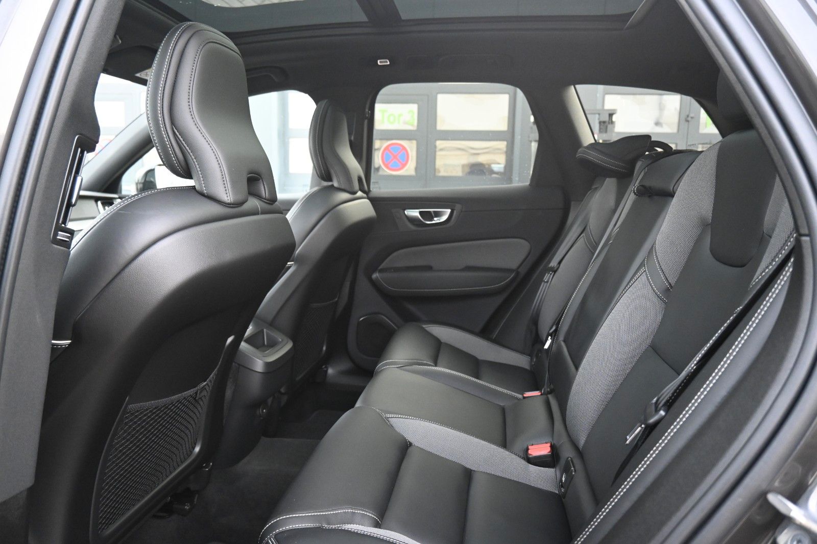 Fahrzeugabbildung Volvo XC60 B4B Plus Dark*LED*STHZ*H&K*PANO