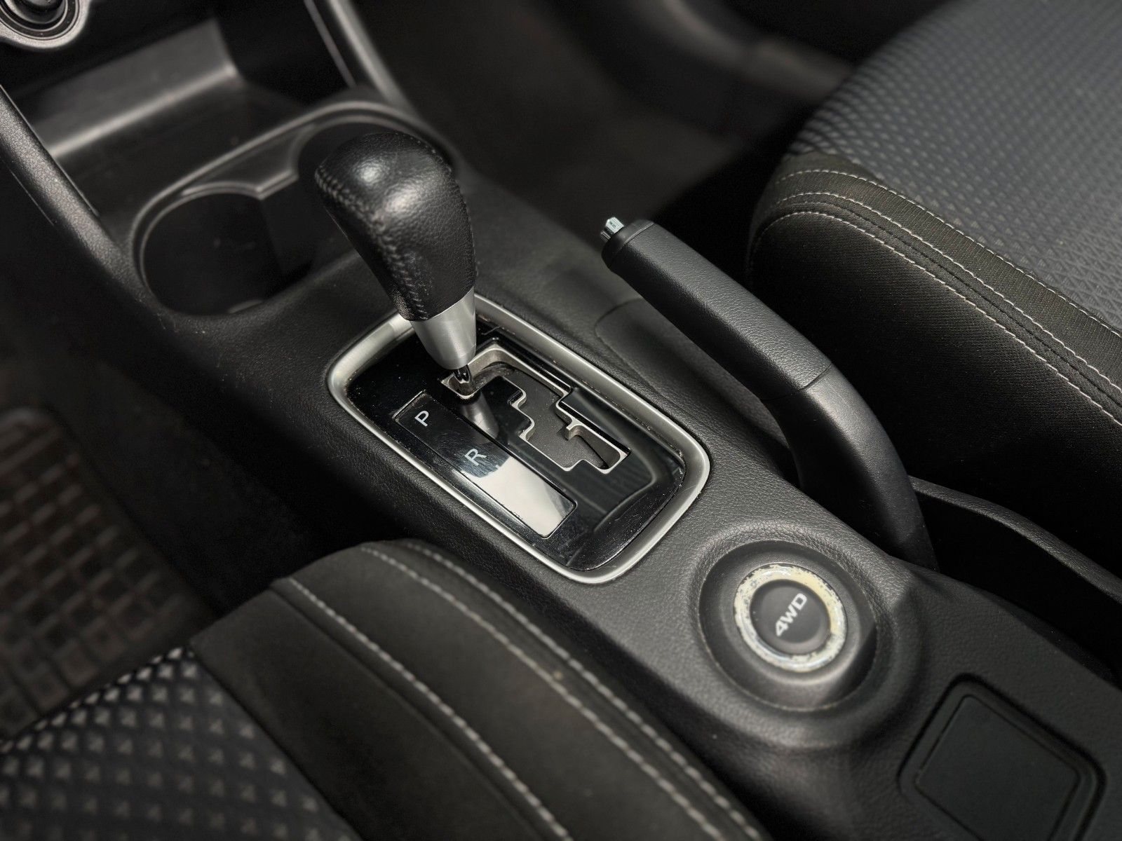Fahrzeugabbildung Mitsubishi Outlander 2.2 DI-D Plus 4WD  NUR HÄNDLER/GEWERBE