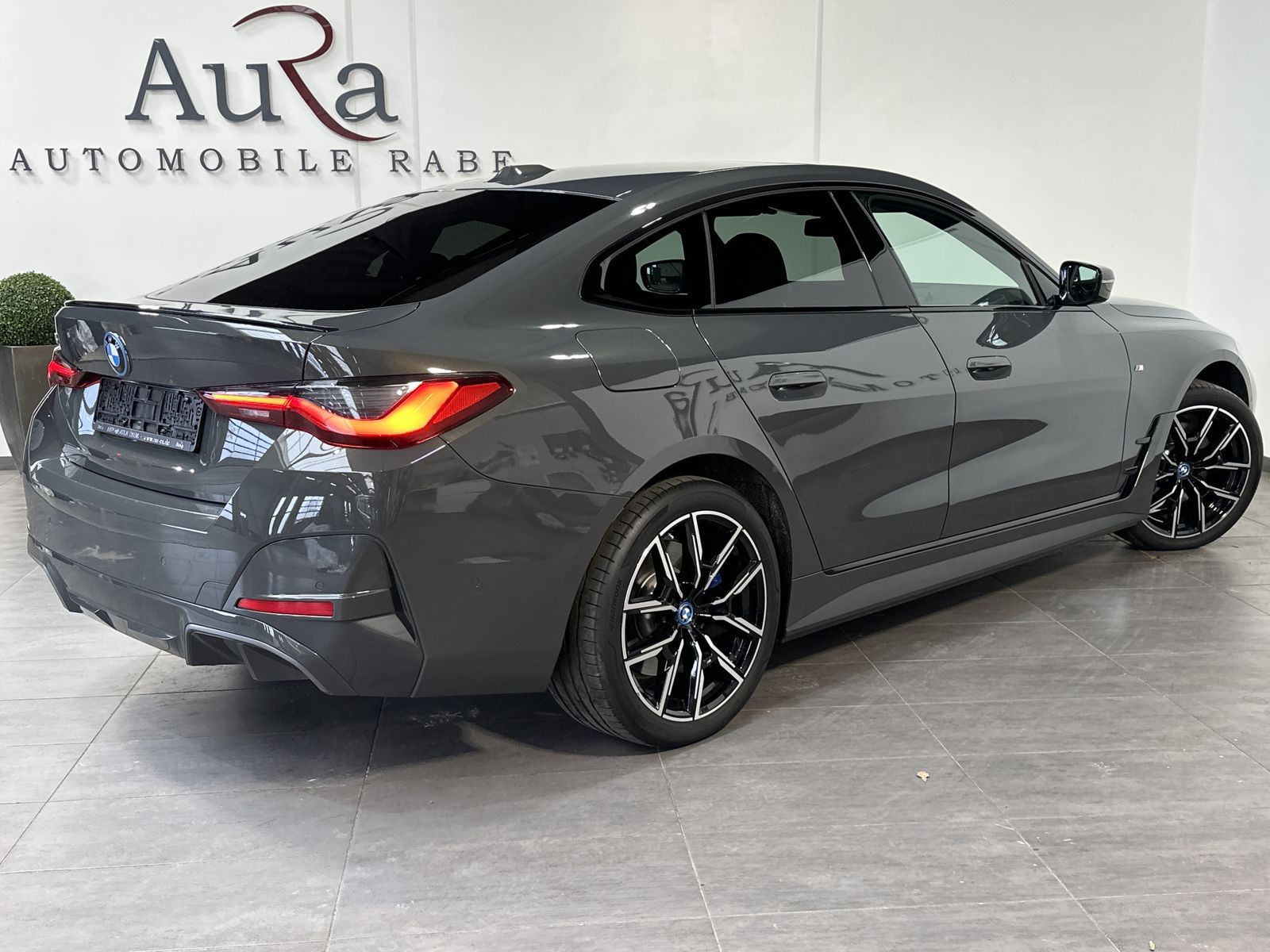 Fahrzeugabbildung BMW i4 40 eDrive M-Sport Pro NAV+LASER+PANO+ACC+19ZO