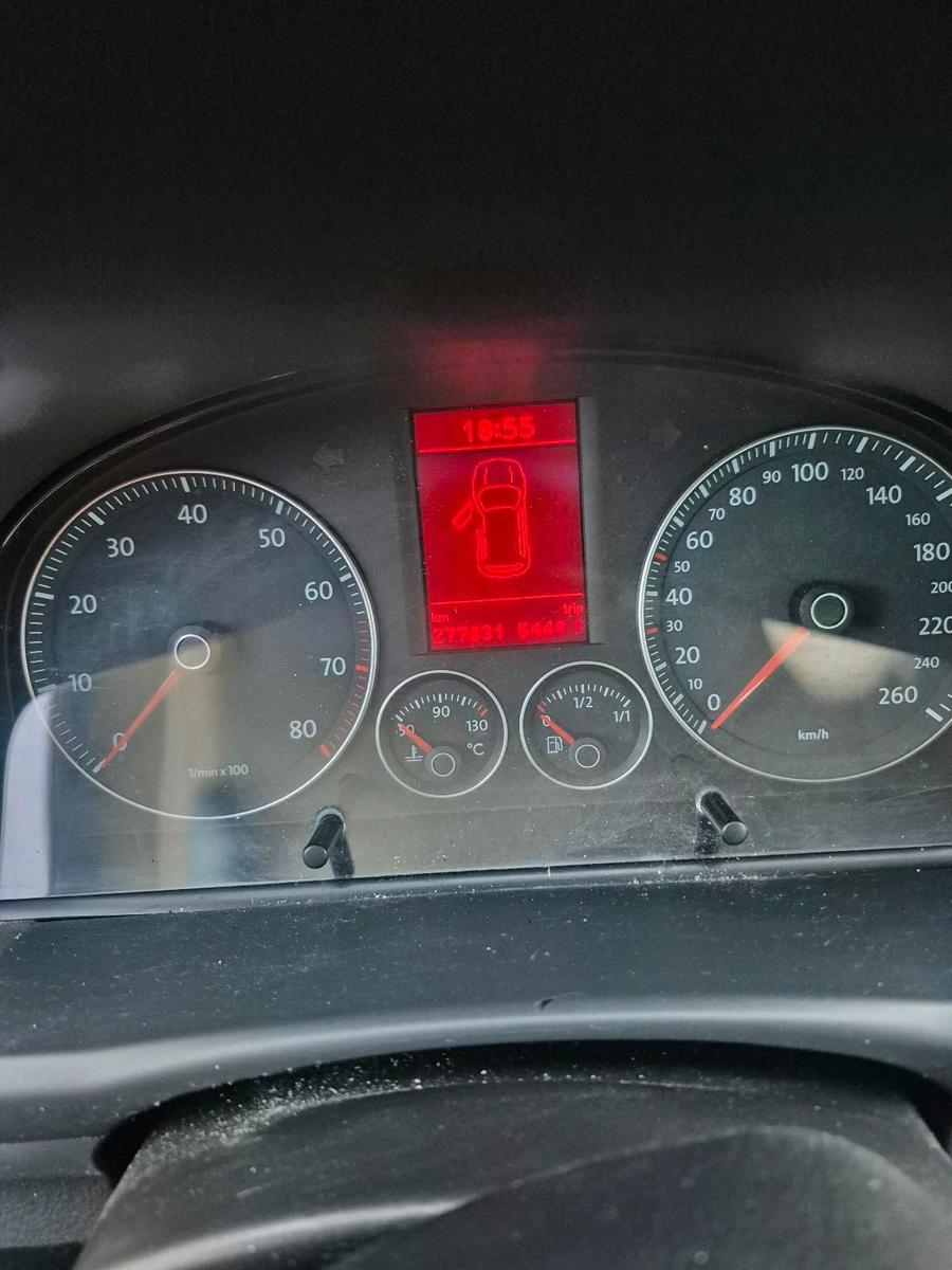 Volkswagen Touran 2006 — engine 110 HP (81kW)